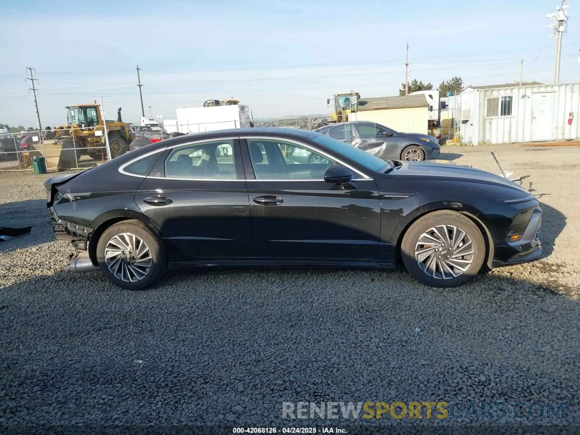 14 Photograph of a damaged car KMHL34JJ7SA110443 HYUNDAI SONATA HYBRID 2025