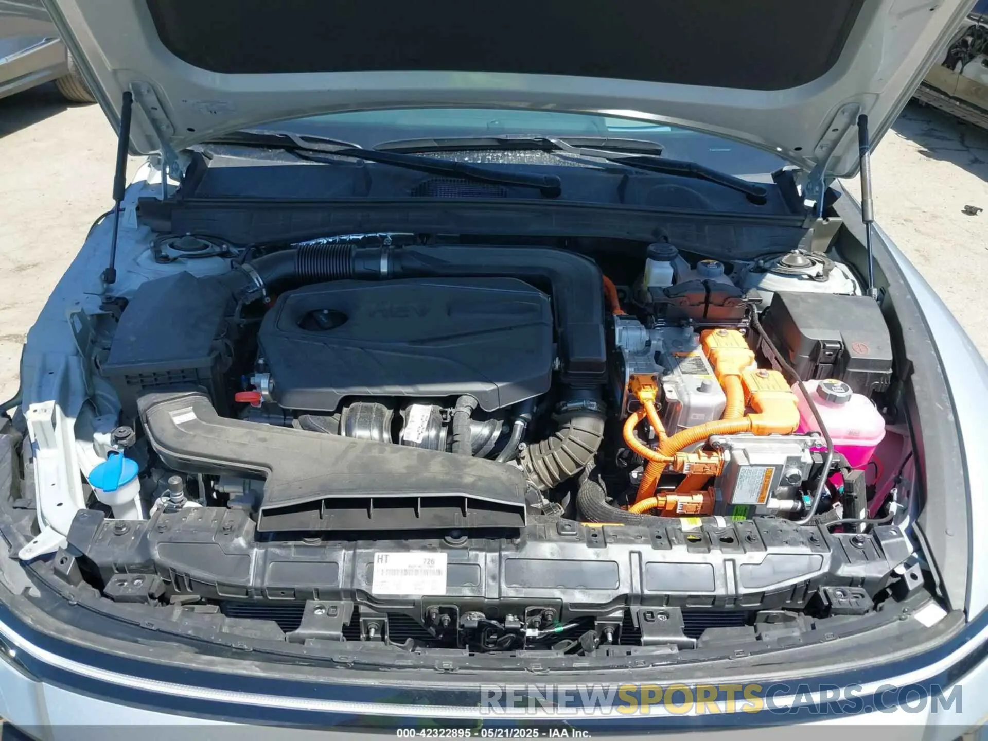 10 Photograph of a damaged car KMHL54JJ5SA110984 HYUNDAI SONATA HYBRID 2025
