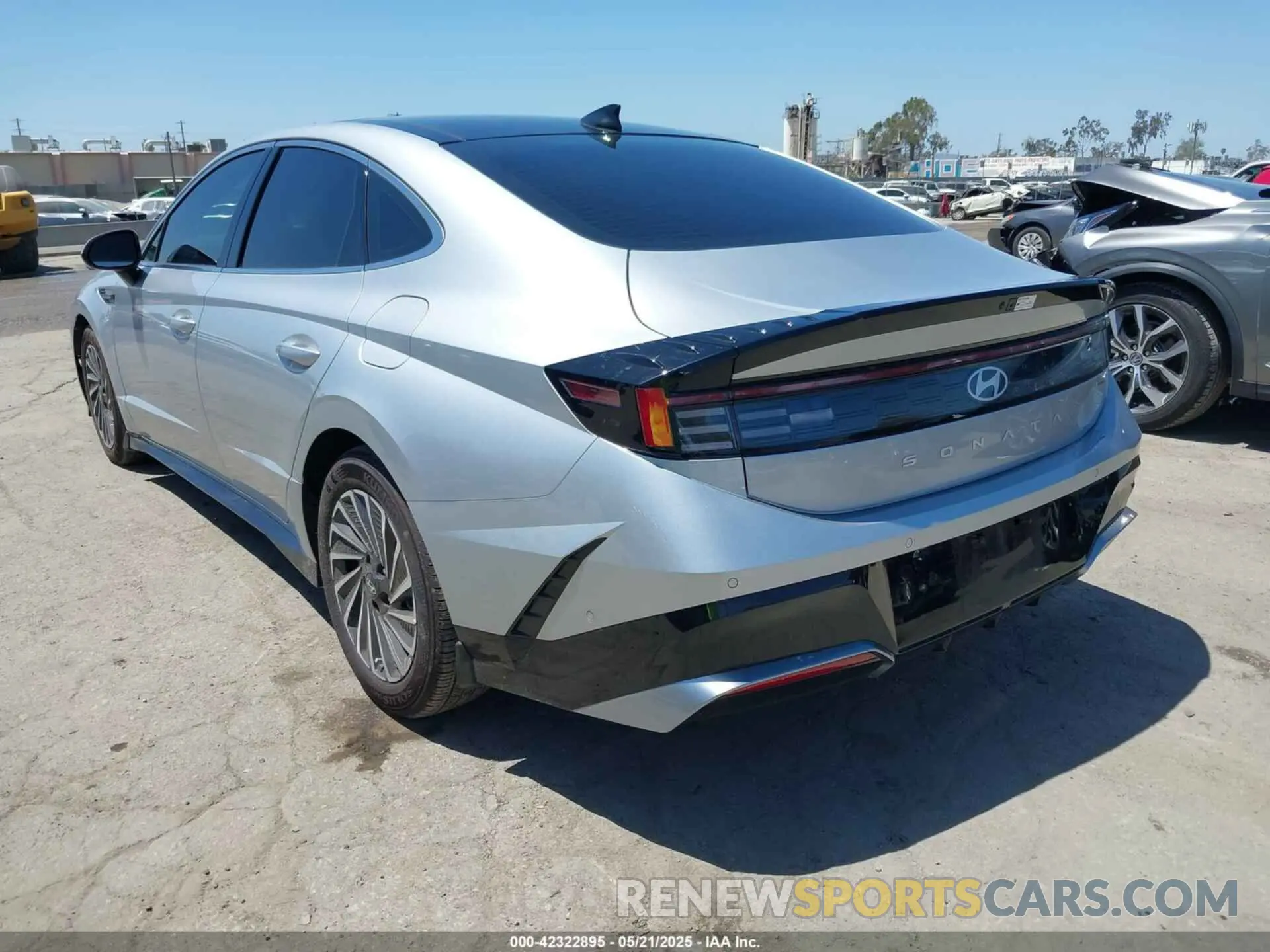 3 Photograph of a damaged car KMHL54JJ5SA110984 HYUNDAI SONATA HYBRID 2025