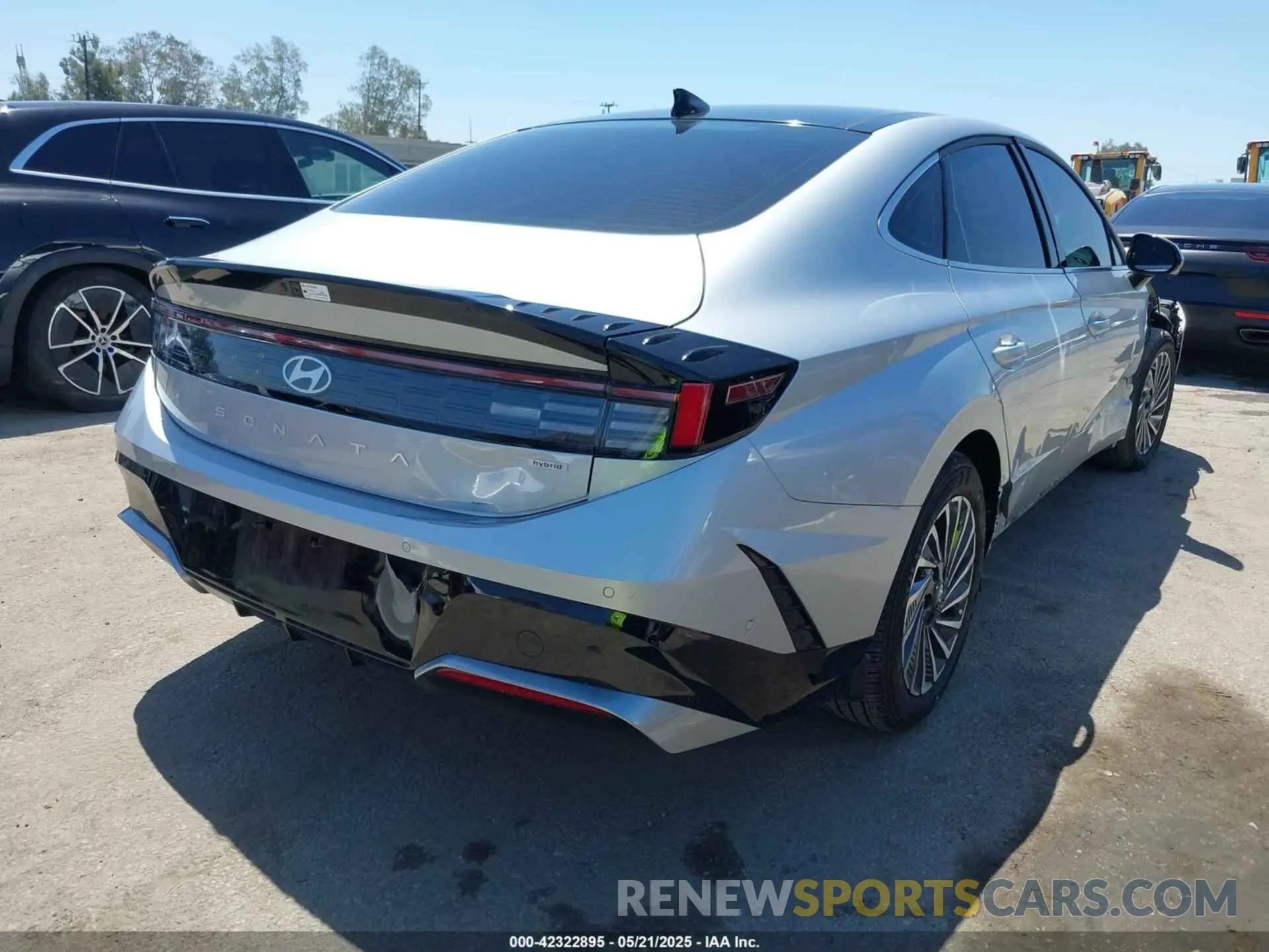 4 Photograph of a damaged car KMHL54JJ5SA110984 HYUNDAI SONATA HYBRID 2025