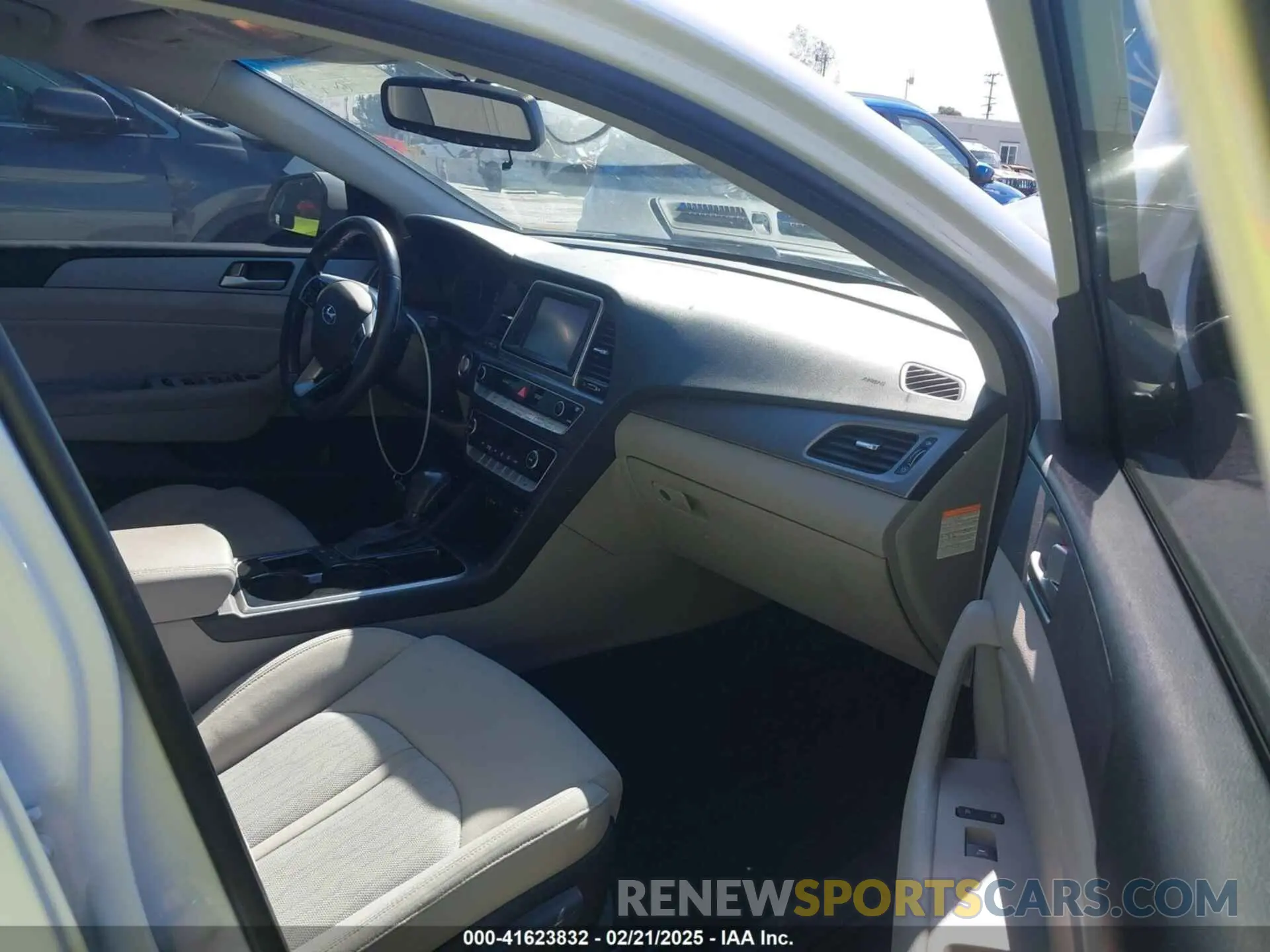 5 Photograph of a damaged car KMHE14L24KA089166 HYUNDAI SONATA PLUG-IN HYBRID 2019