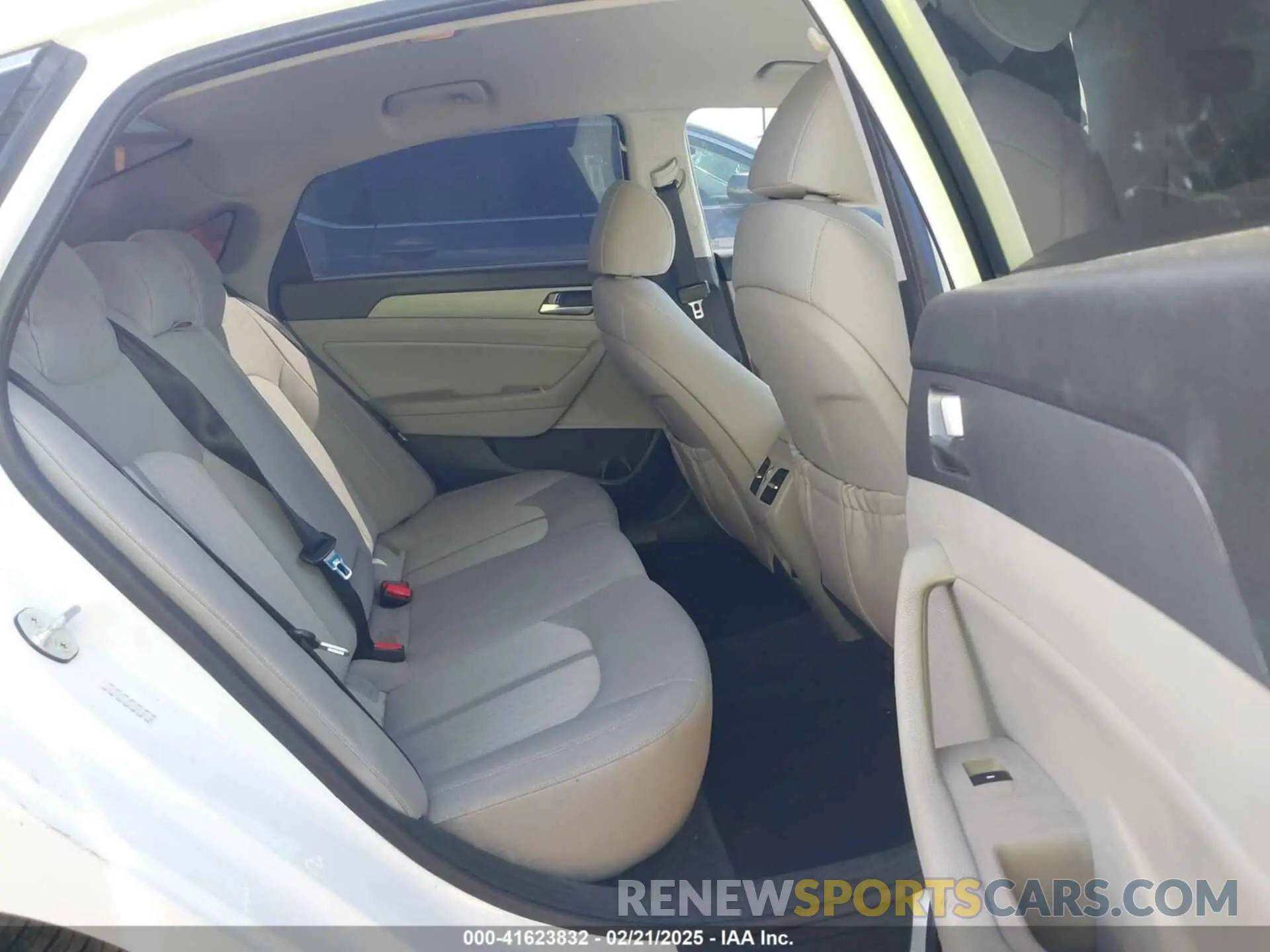 8 Photograph of a damaged car KMHE14L24KA089166 HYUNDAI SONATA PLUG-IN HYBRID 2019