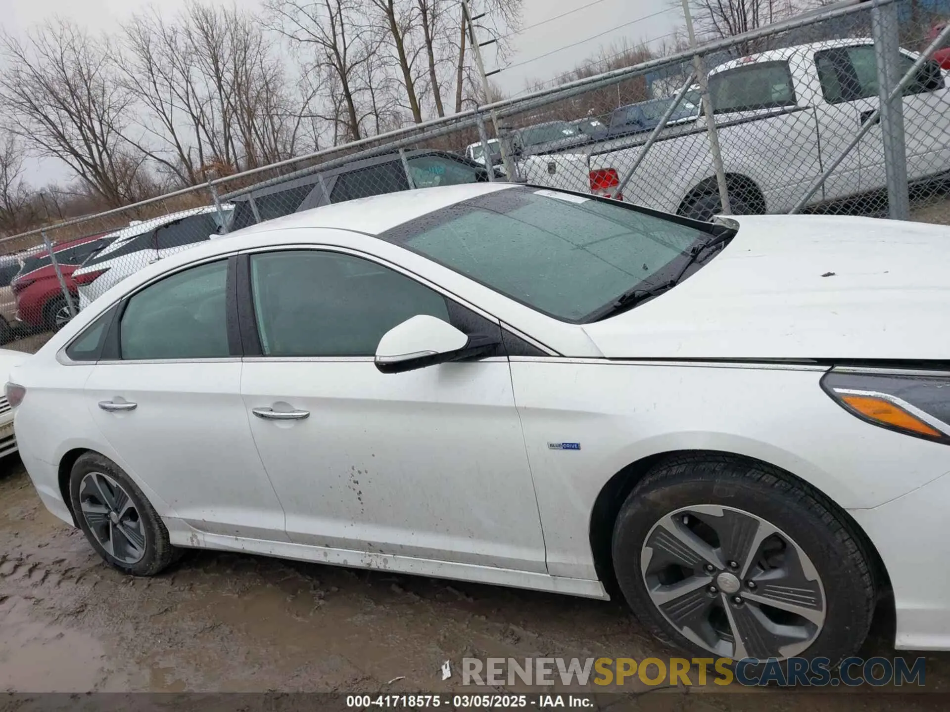 13 Photograph of a damaged car KMHE14L28KA093382 HYUNDAI SONATA PLUG-IN HYBRID 2019