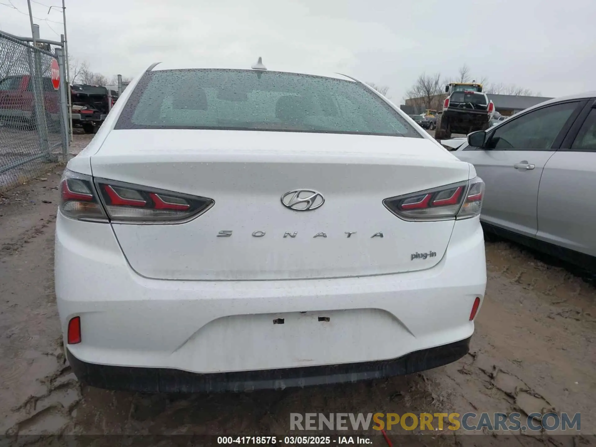 16 Photograph of a damaged car KMHE14L28KA093382 HYUNDAI SONATA PLUG-IN HYBRID 2019