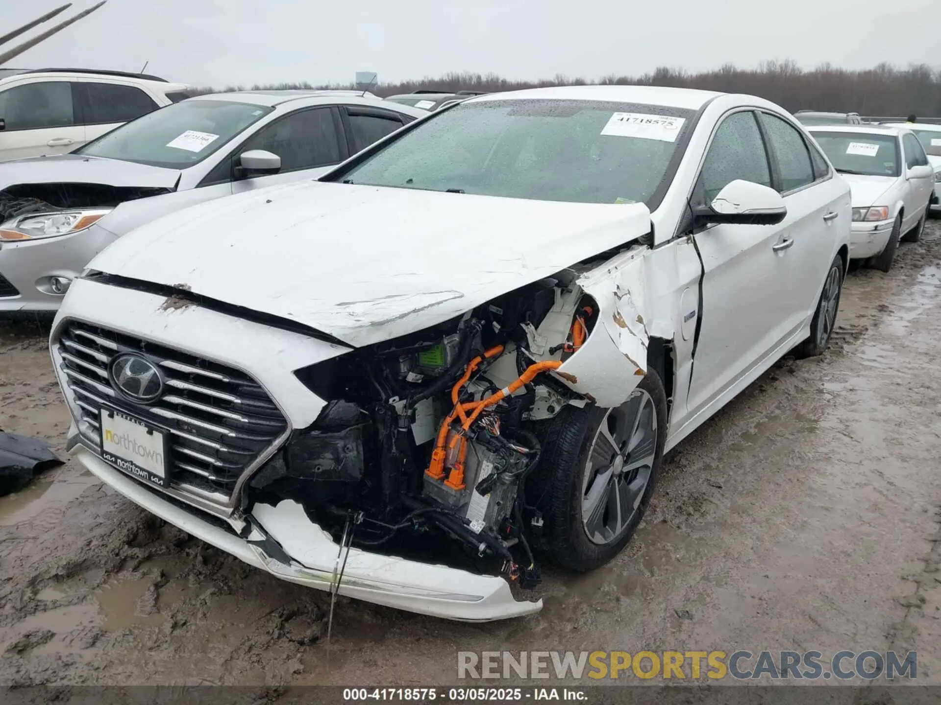2 Photograph of a damaged car KMHE14L28KA093382 HYUNDAI SONATA PLUG-IN HYBRID 2019