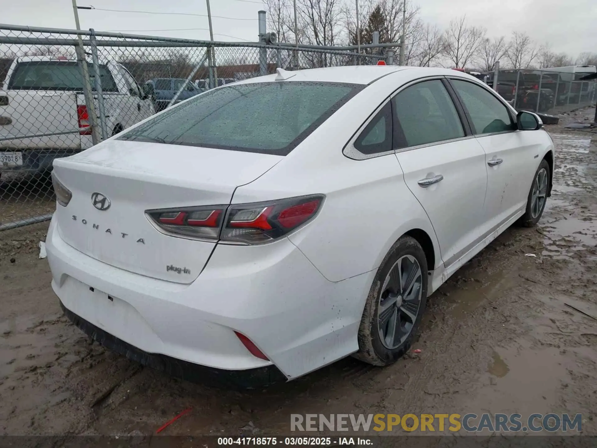 4 Photograph of a damaged car KMHE14L28KA093382 HYUNDAI SONATA PLUG-IN HYBRID 2019