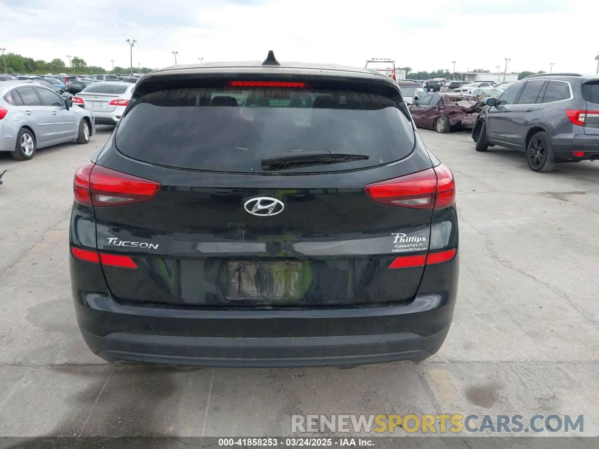 17 Photograph of a damaged car KM8J23A40KU874423 HYUNDAI TUCSON 2019