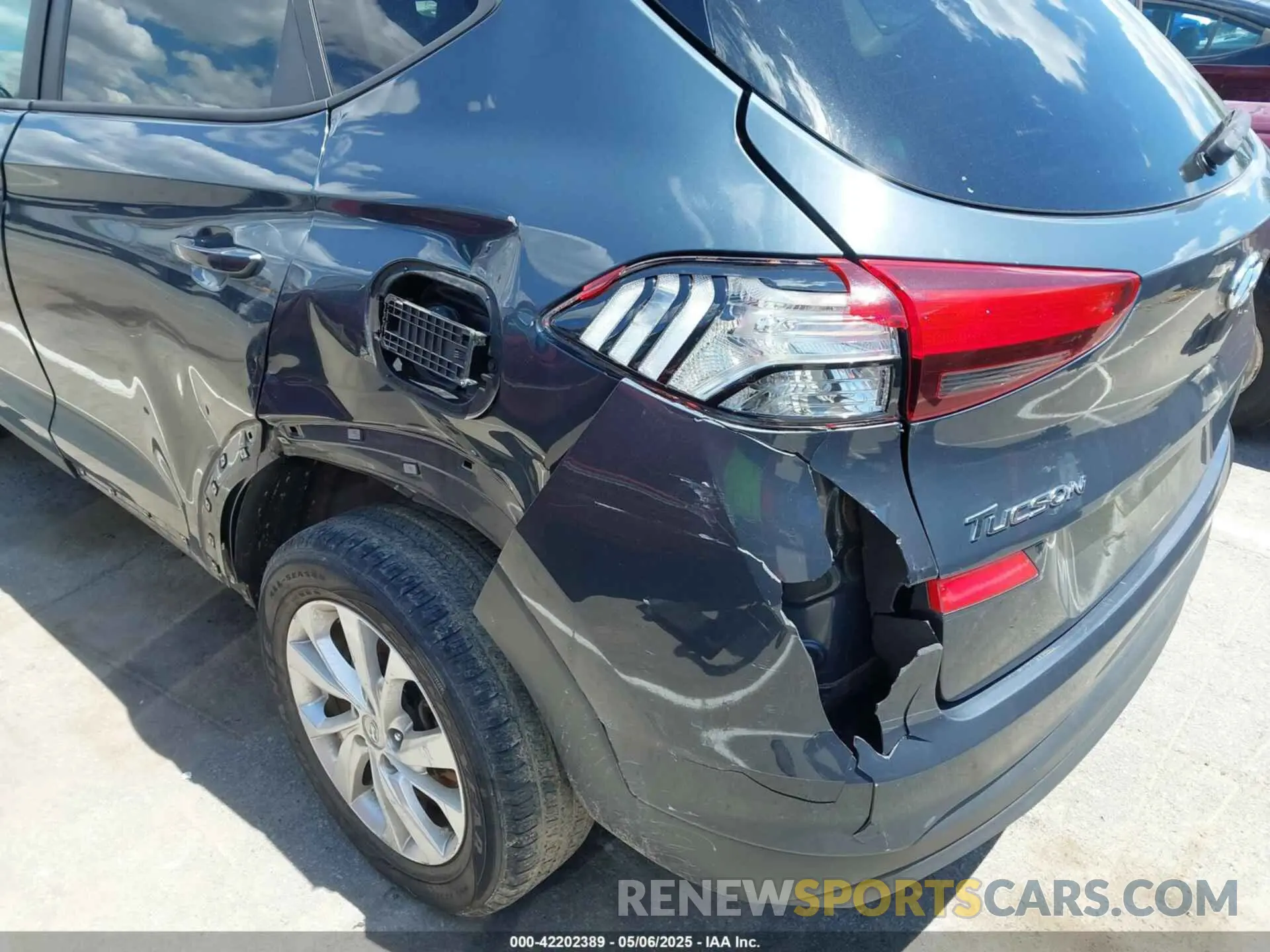 18 Photograph of a damaged car KM8J23A42KU920804 HYUNDAI TUCSON 2019