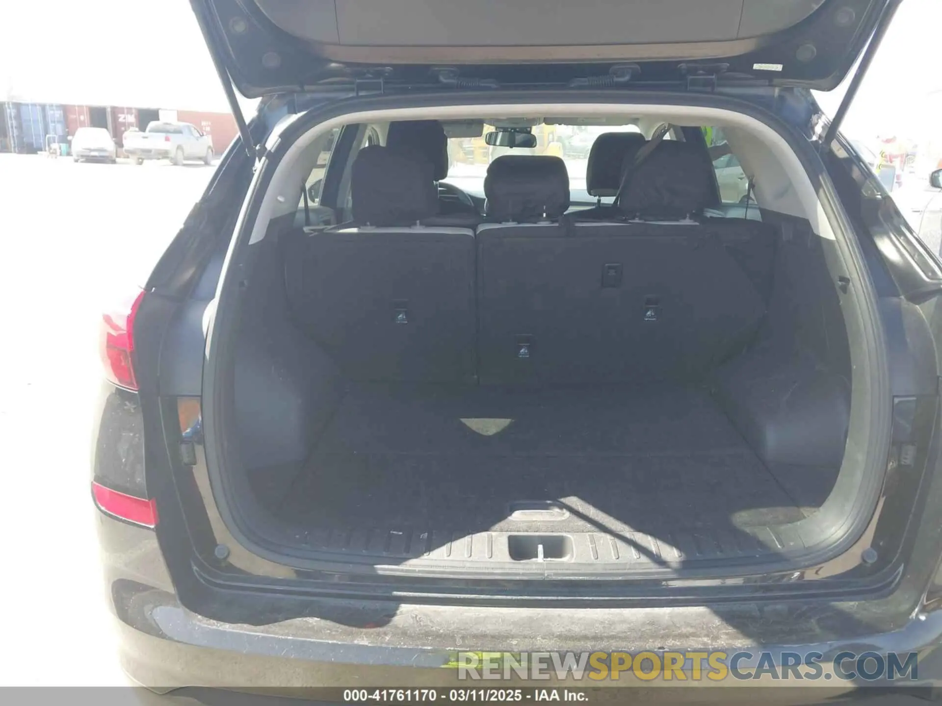 18 Photograph of a damaged car KM8J23A43KU951138 HYUNDAI TUCSON 2019