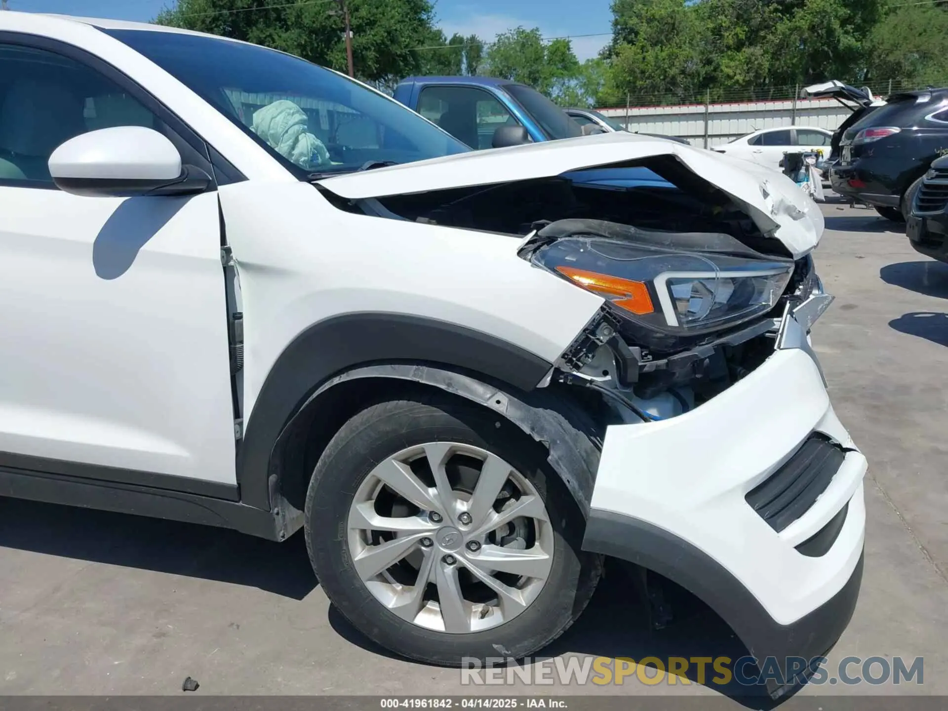 17 Photograph of a damaged car KM8J23A44KU914504 HYUNDAI TUCSON 2019