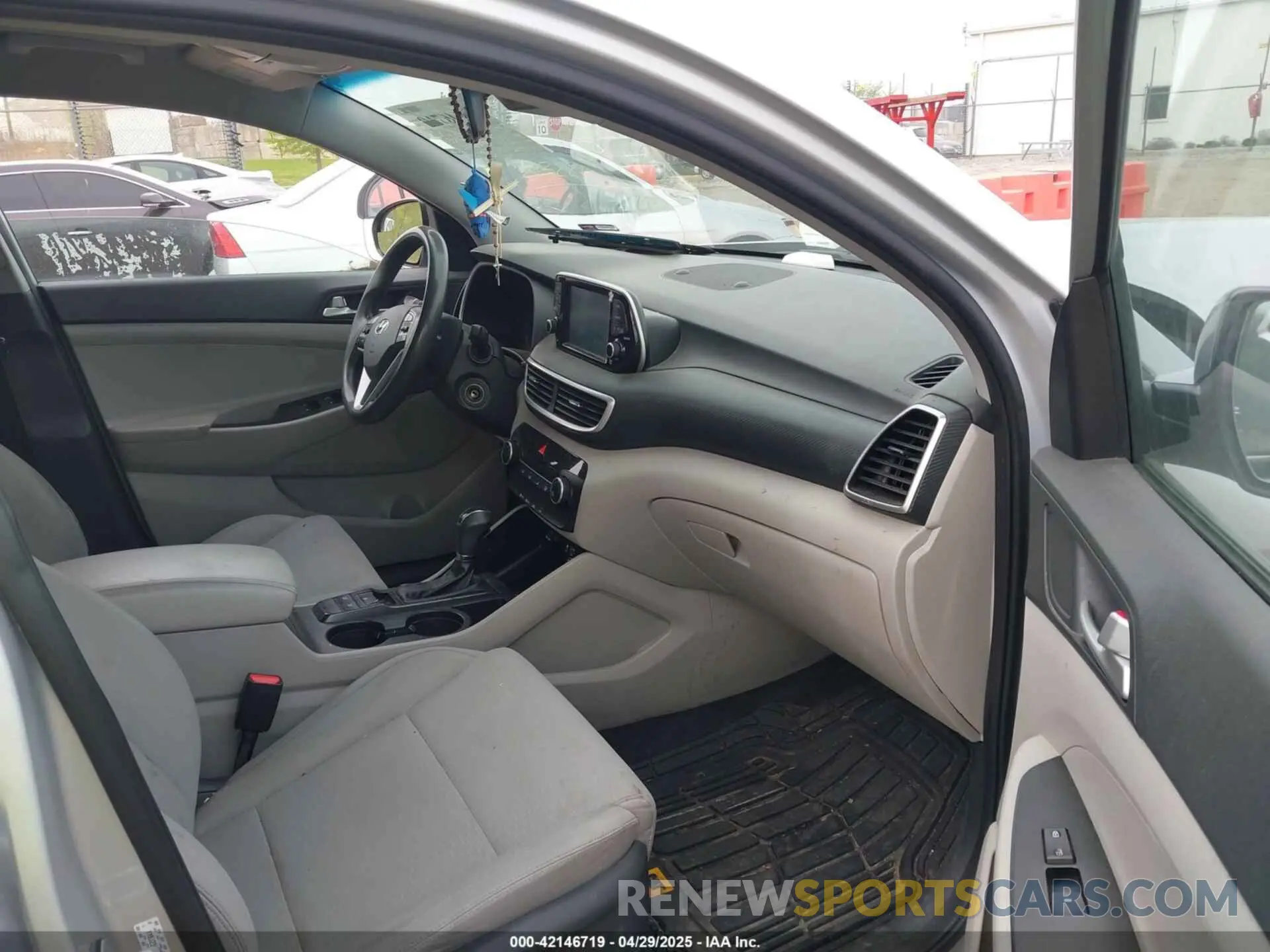 5 Photograph of a damaged car KM8J23A45KU936379 HYUNDAI TUCSON 2019
