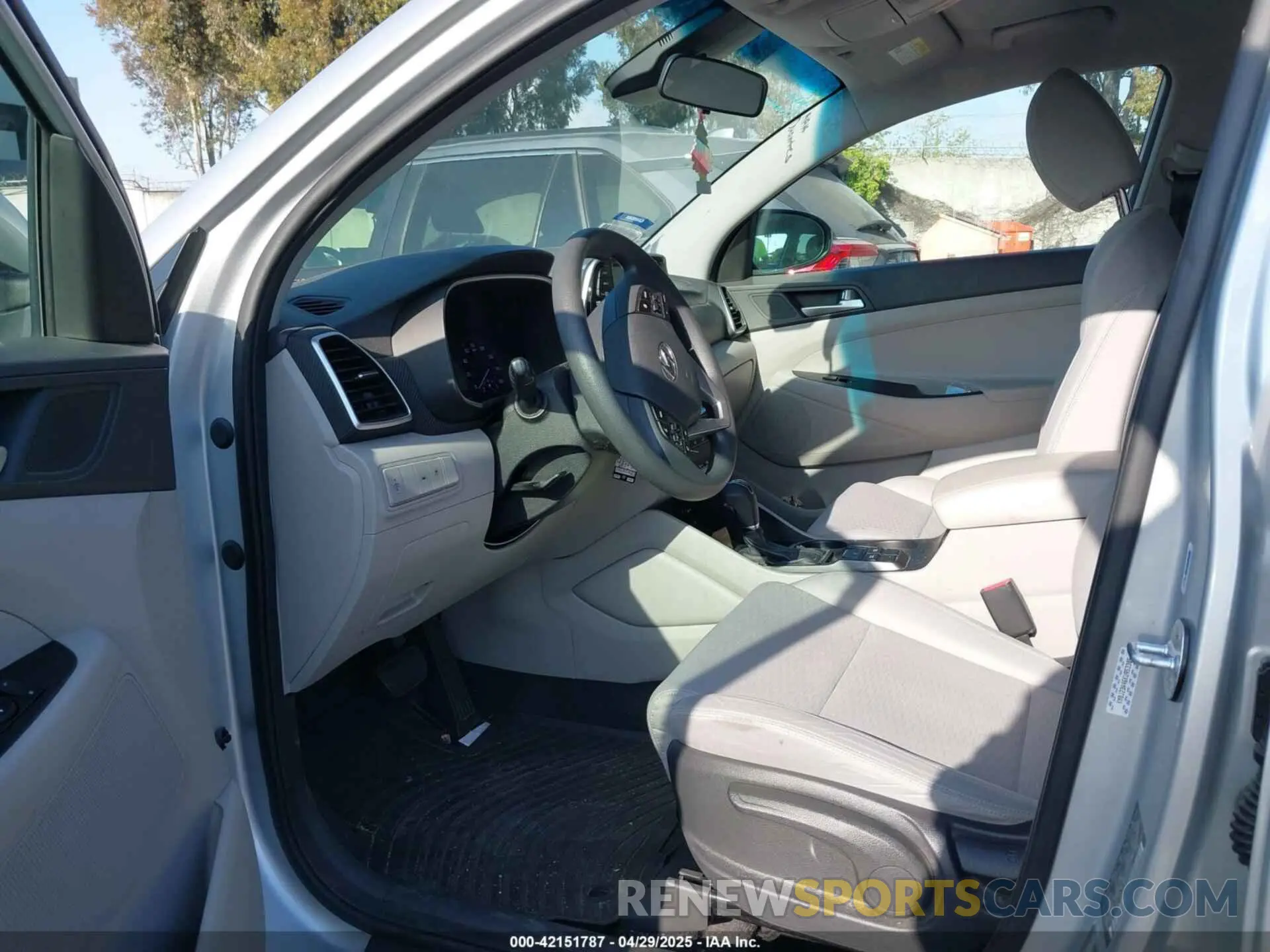 18 Photograph of a damaged car KM8J23A46KU953305 HYUNDAI TUCSON 2019