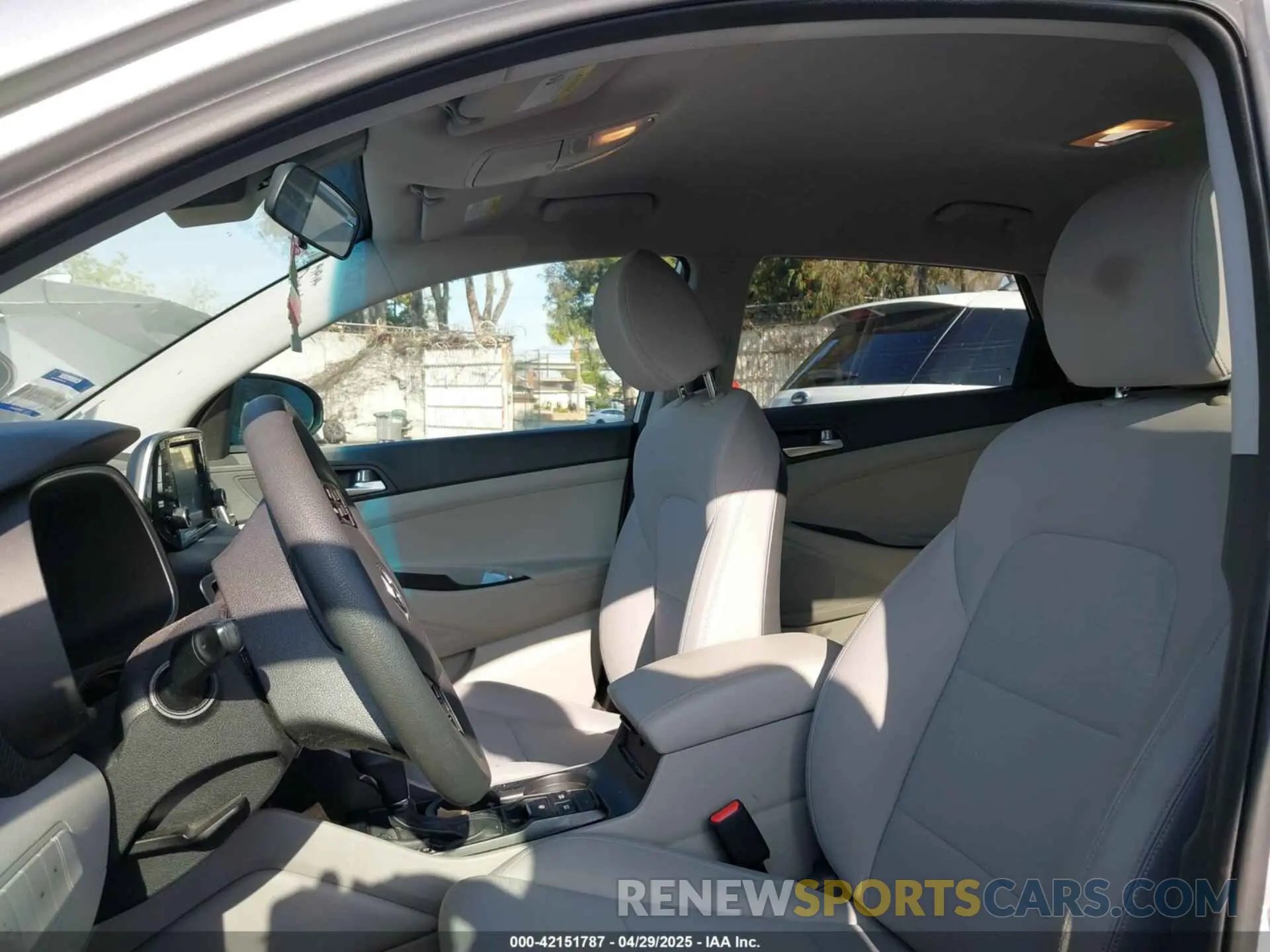 19 Photograph of a damaged car KM8J23A46KU953305 HYUNDAI TUCSON 2019