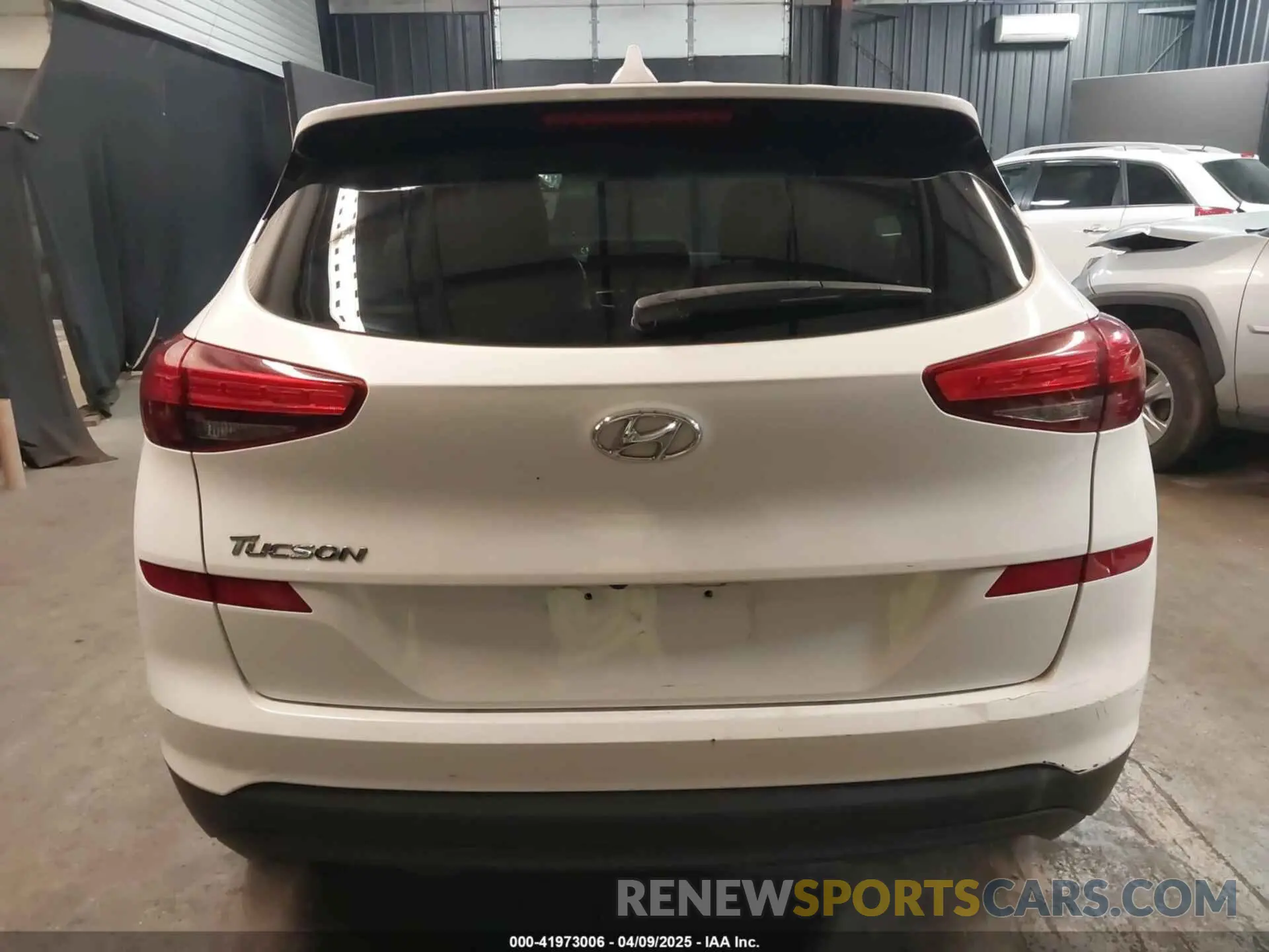17 Photograph of a damaged car KM8J23A4XKU953887 HYUNDAI TUCSON 2019