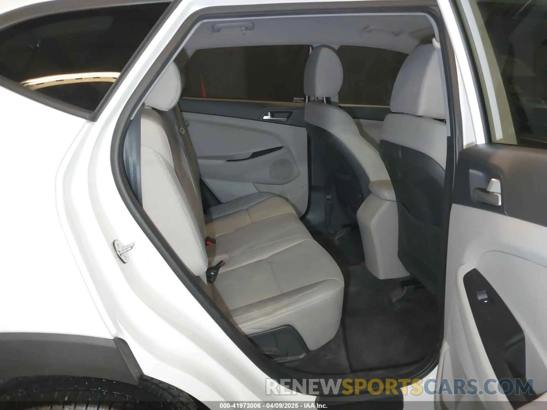 8 Photograph of a damaged car KM8J23A4XKU953887 HYUNDAI TUCSON 2019