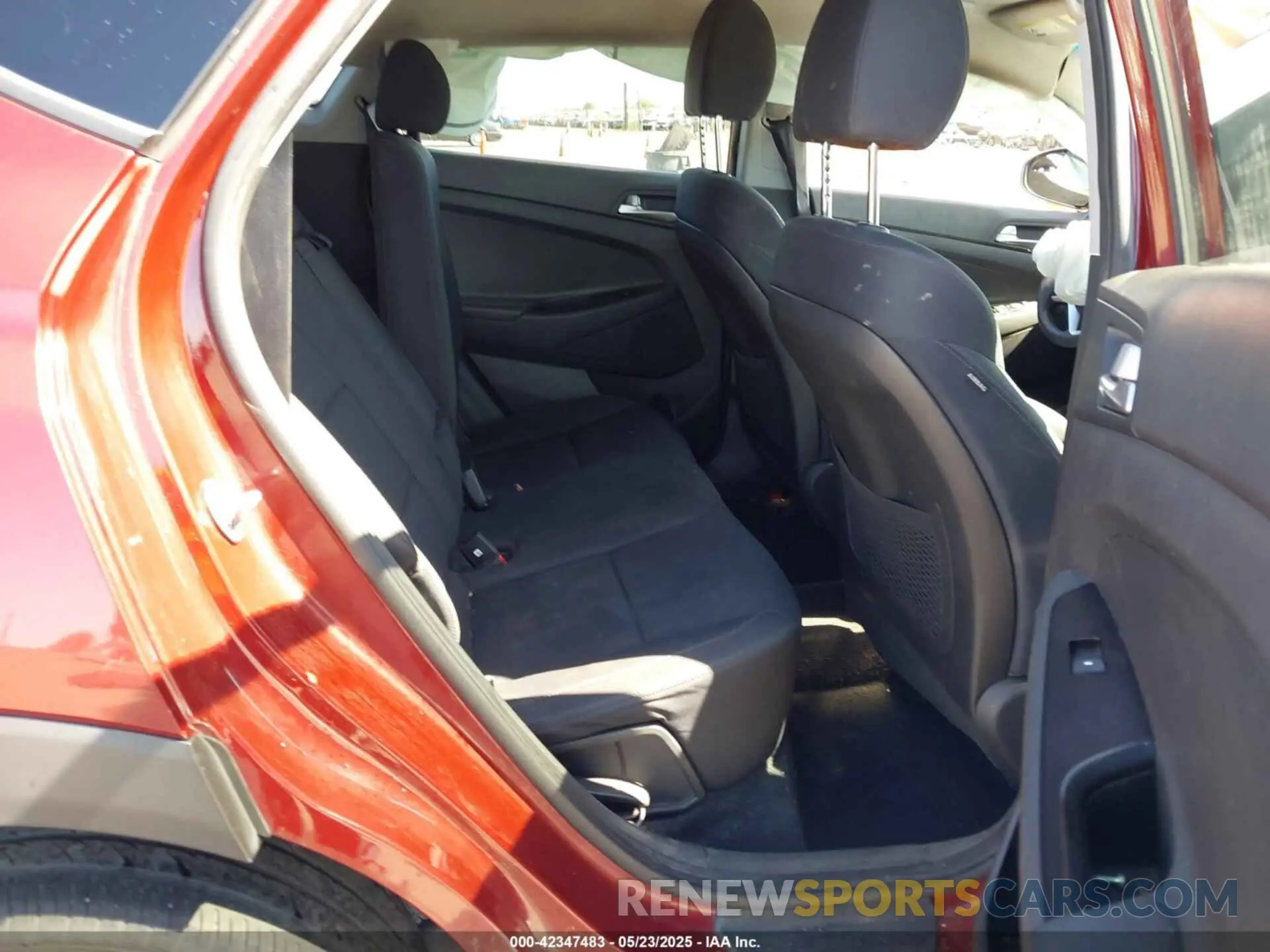 8 Photograph of a damaged car KM8J2CA41KU914007 HYUNDAI TUCSON 2019