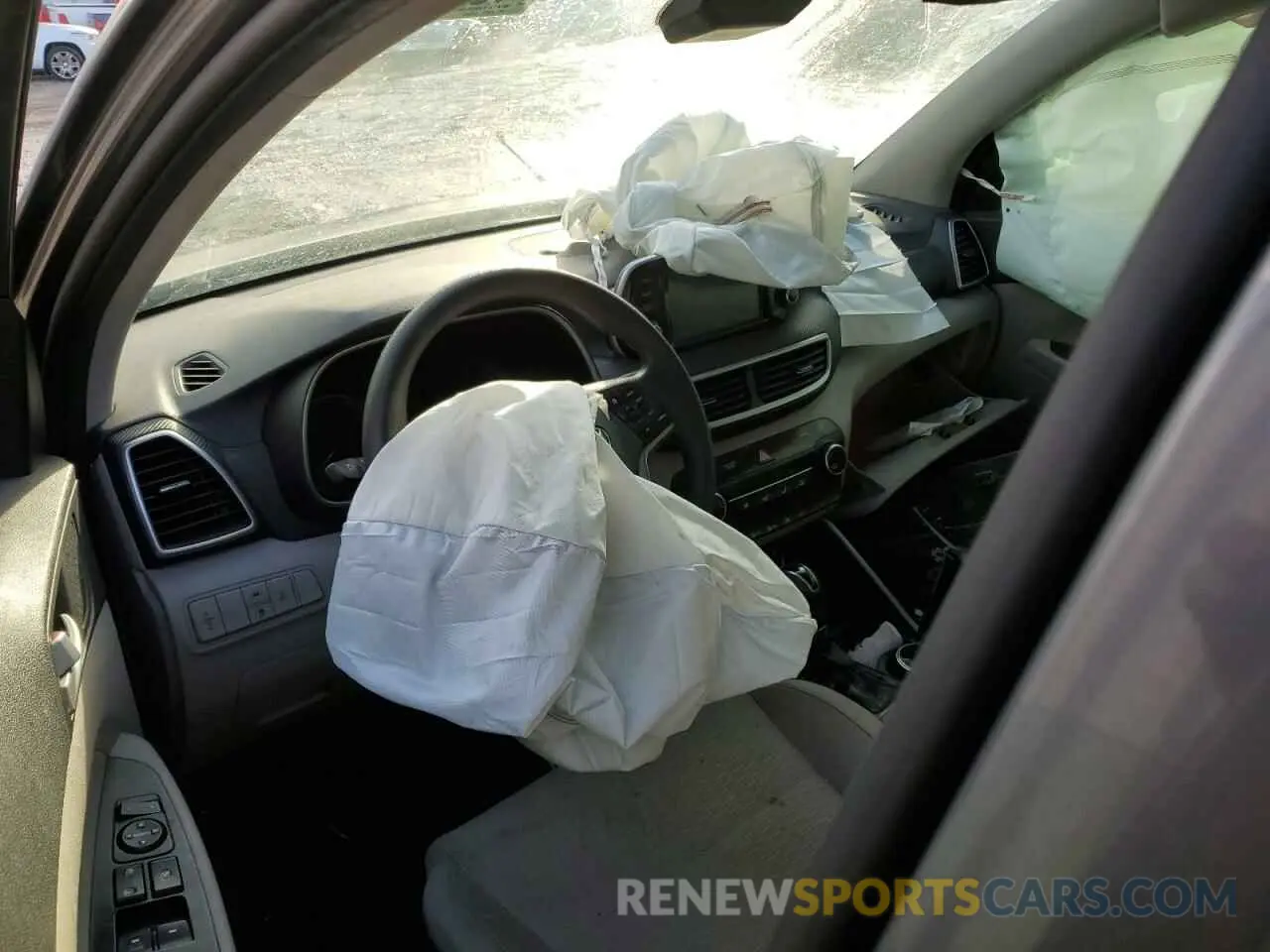 8 Photograph of a damaged car KM8J2CA41KU939196 HYUNDAI TUCSON 2019