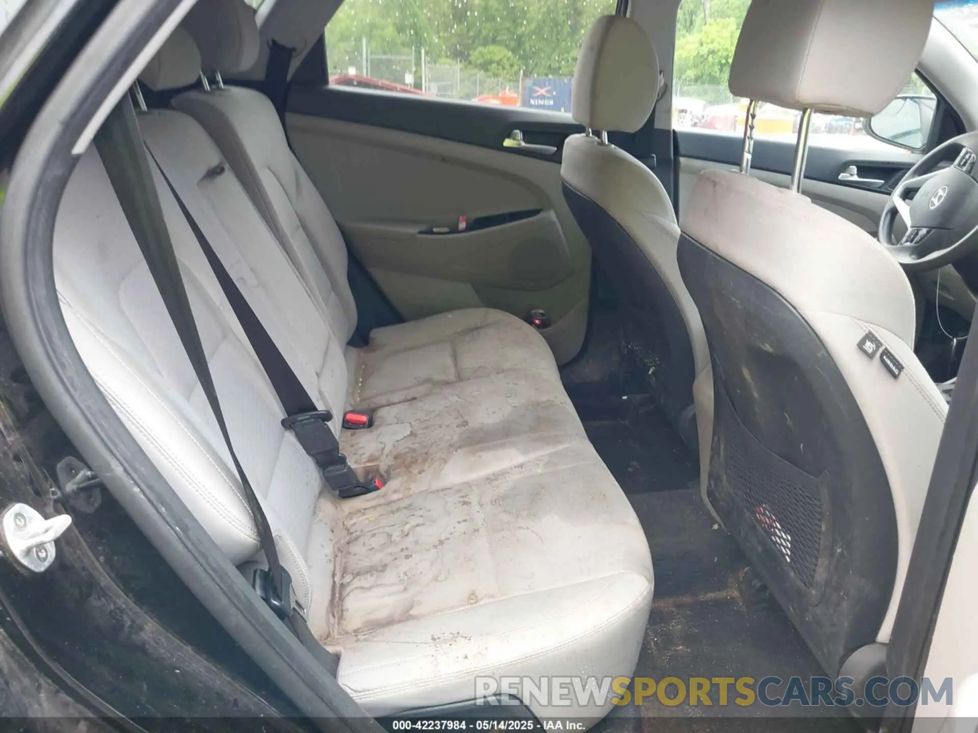 8 Photograph of a damaged car KM8J2CA42KU865075 HYUNDAI TUCSON 2019