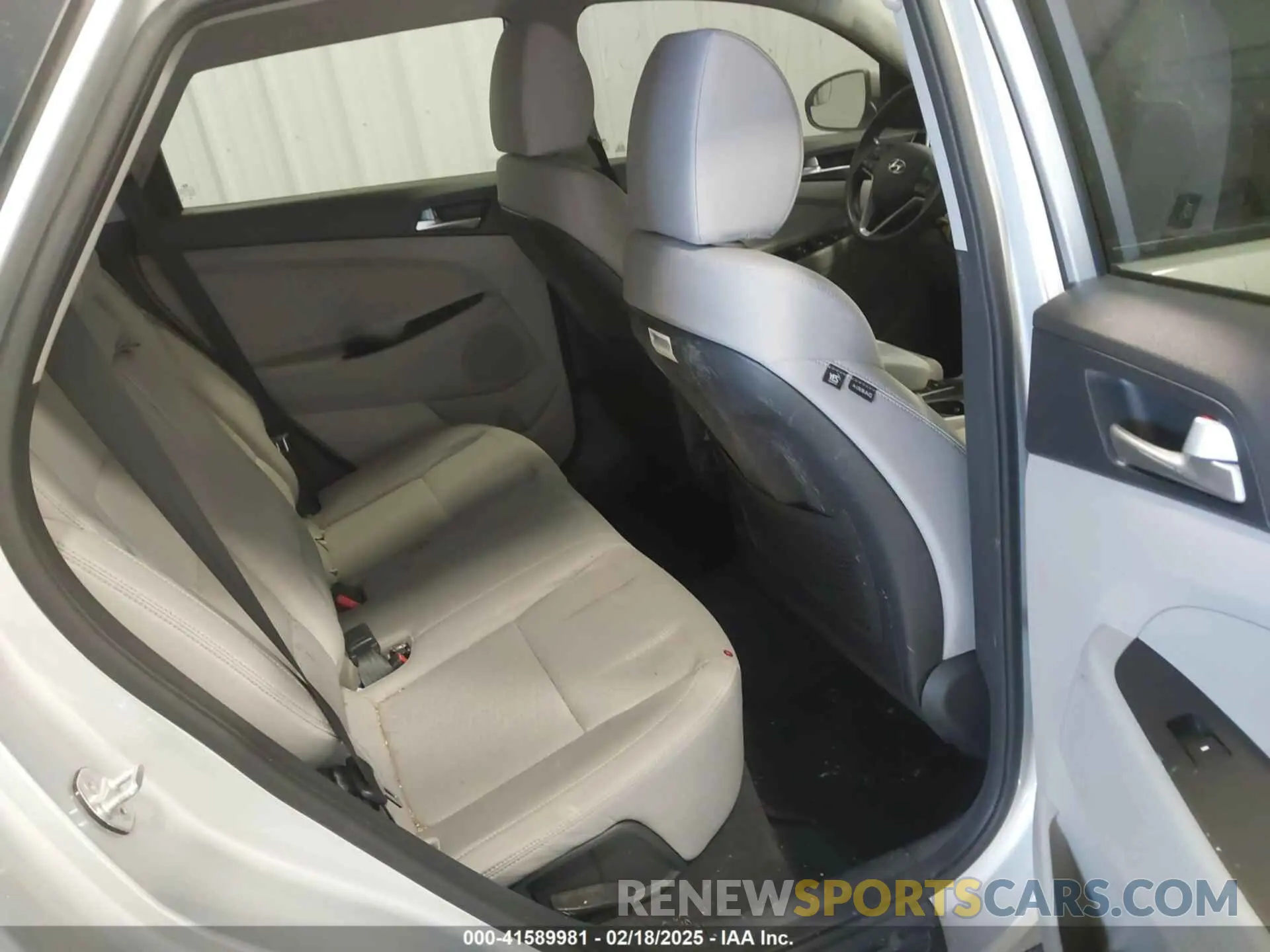 8 Photograph of a damaged car KM8J2CA46KU851423 HYUNDAI TUCSON 2019