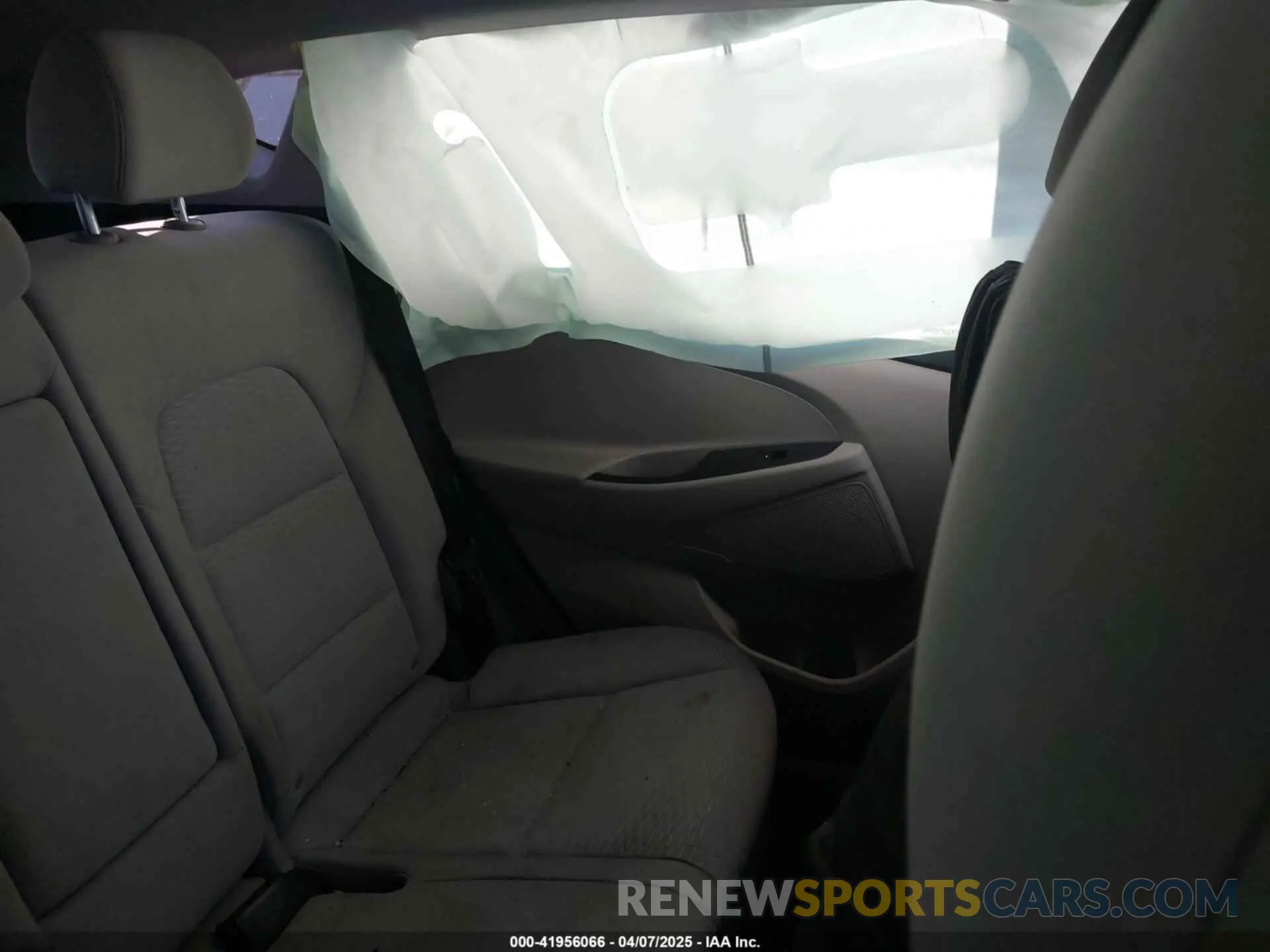 8 Photograph of a damaged car KM8J2CA48KU872175 HYUNDAI TUCSON 2019