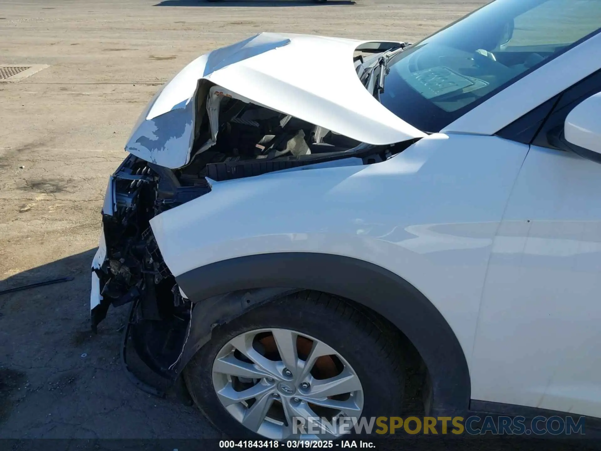 17 Photograph of a damaged car KM8J2CA4XKU880939 HYUNDAI TUCSON 2019