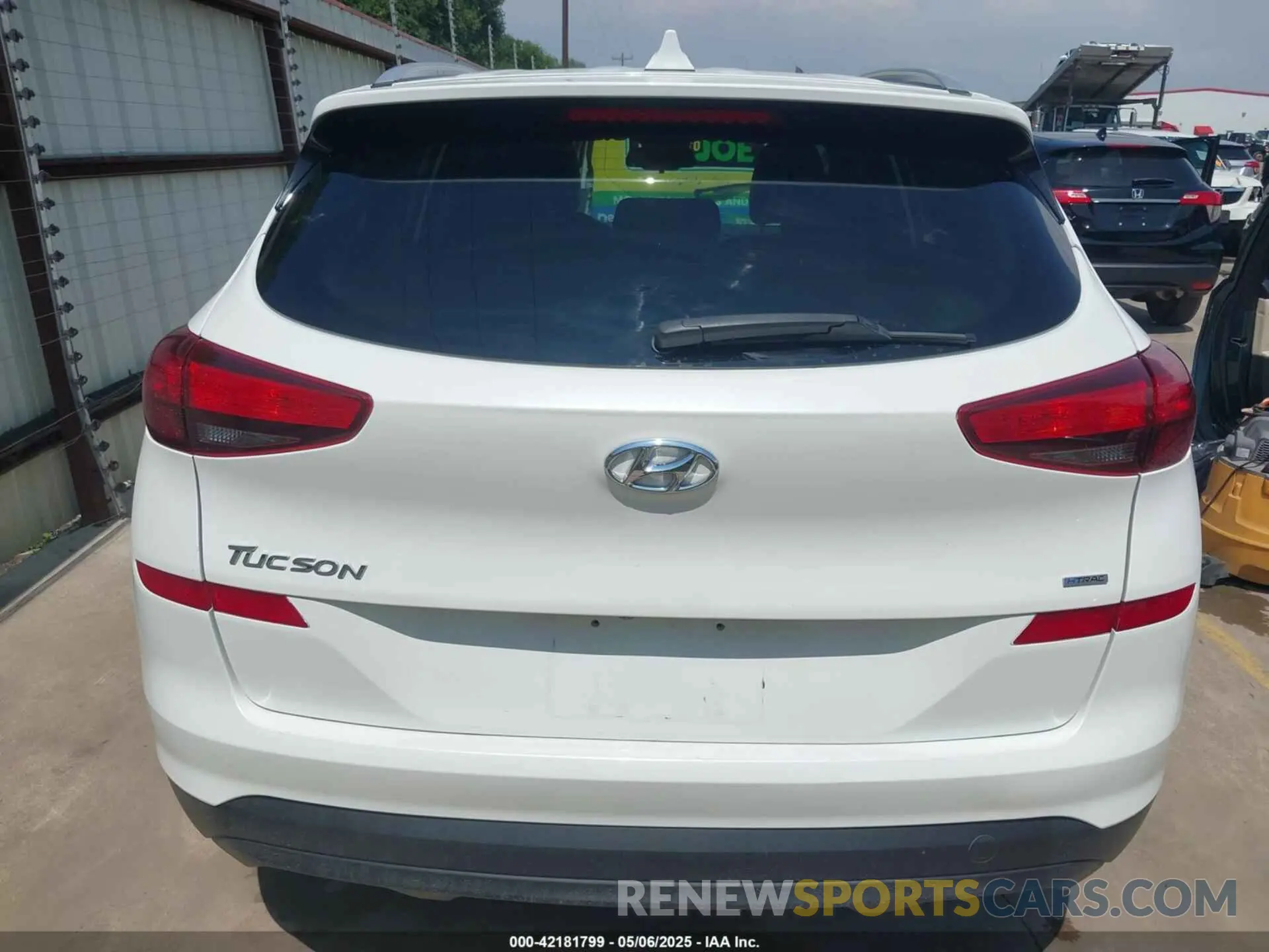 16 Photograph of a damaged car KM8J33A41KU070449 HYUNDAI TUCSON 2019