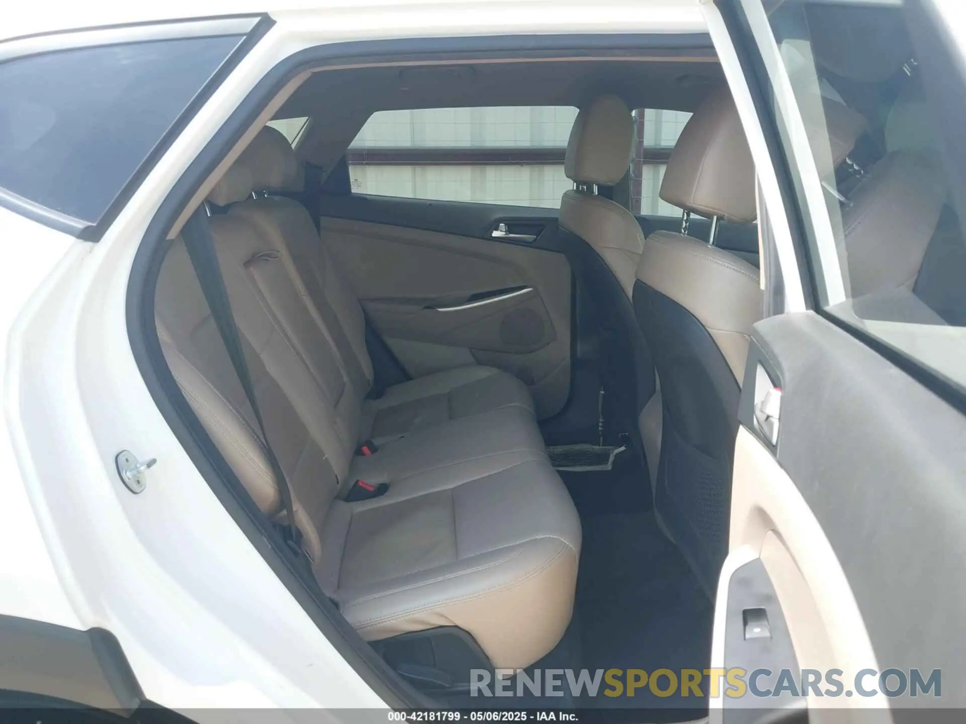 8 Photograph of a damaged car KM8J33A41KU070449 HYUNDAI TUCSON 2019