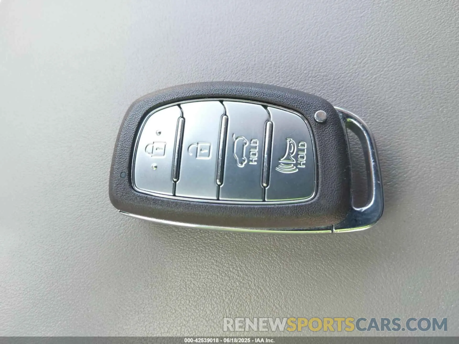 11 Photograph of a damaged car KM8J33A49KU940769 HYUNDAI TUCSON 2019