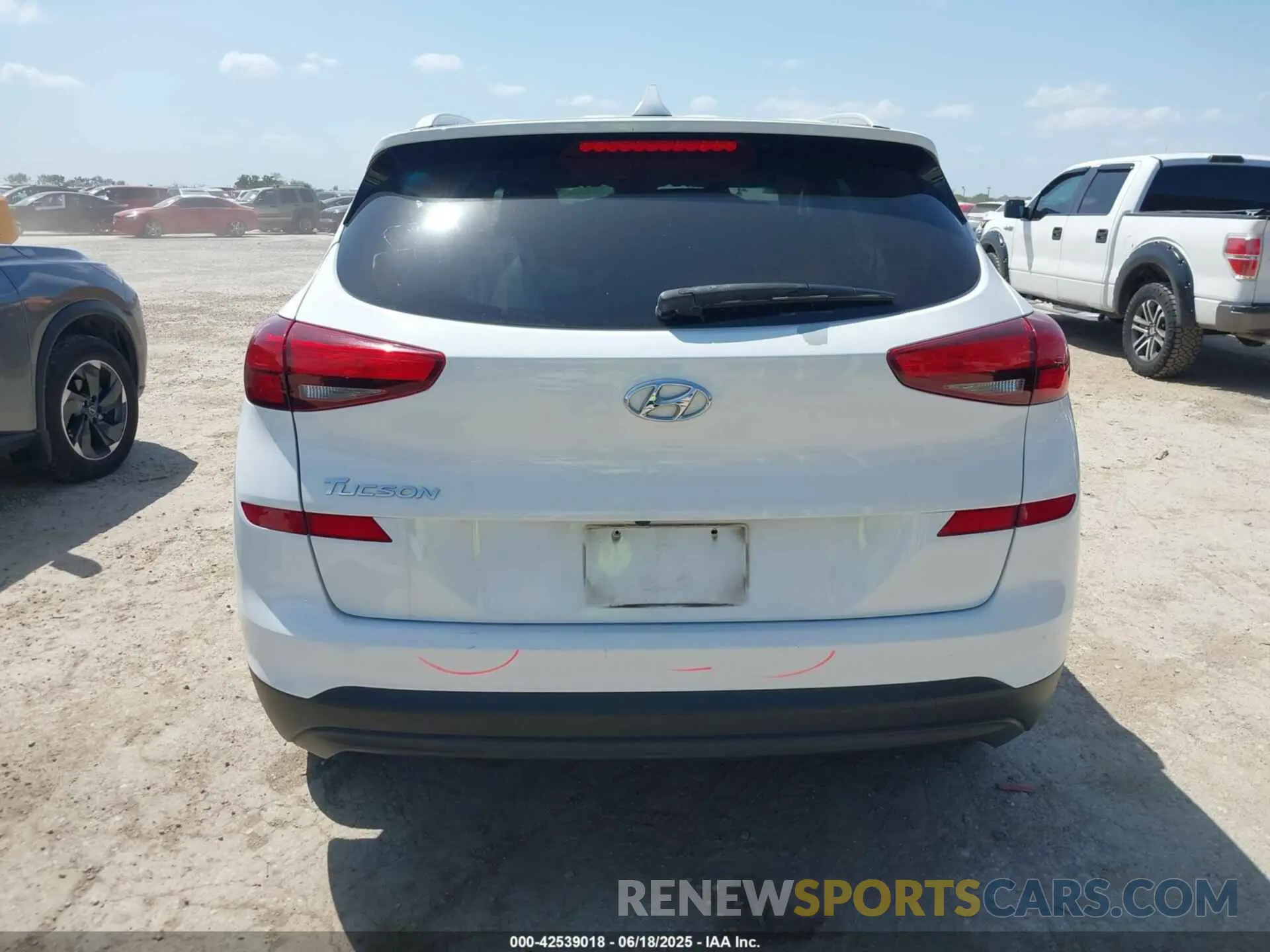 17 Photograph of a damaged car KM8J33A49KU940769 HYUNDAI TUCSON 2019