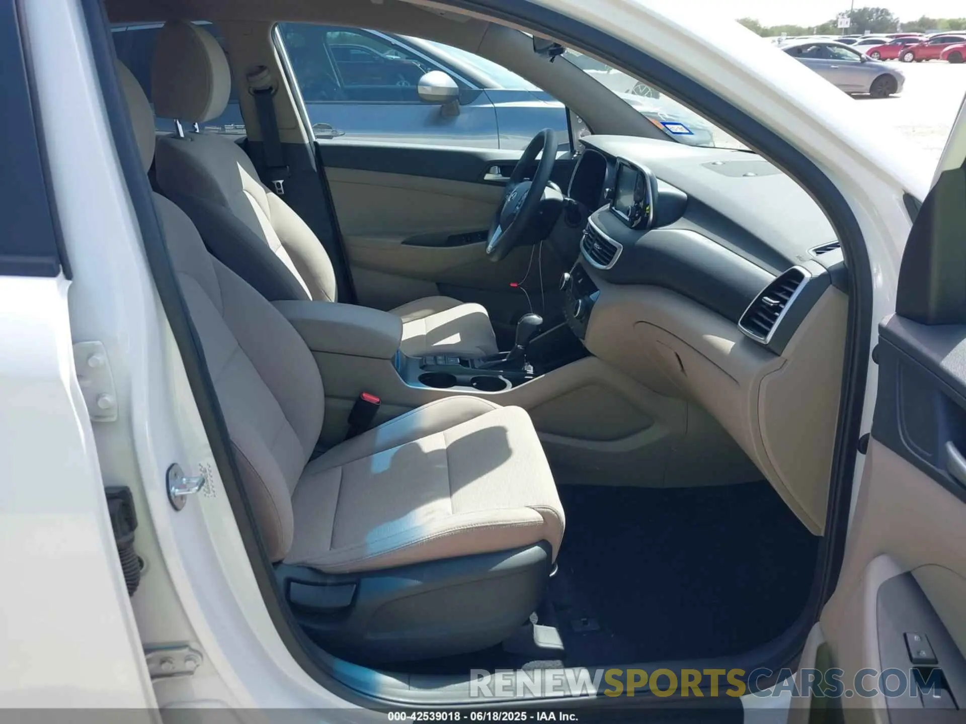 5 Photograph of a damaged car KM8J33A49KU940769 HYUNDAI TUCSON 2019