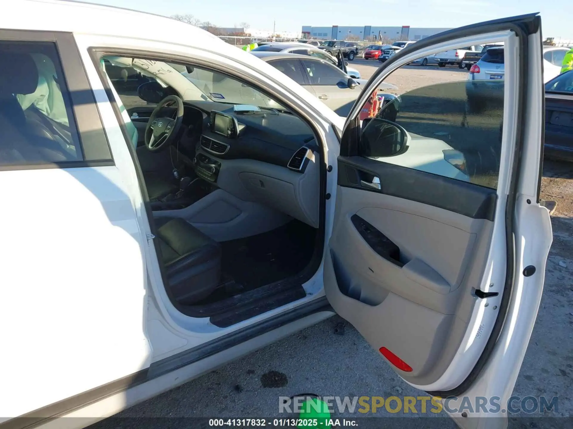 5 Photograph of a damaged car KM8J33AL1KU838499 HYUNDAI TUCSON 2019