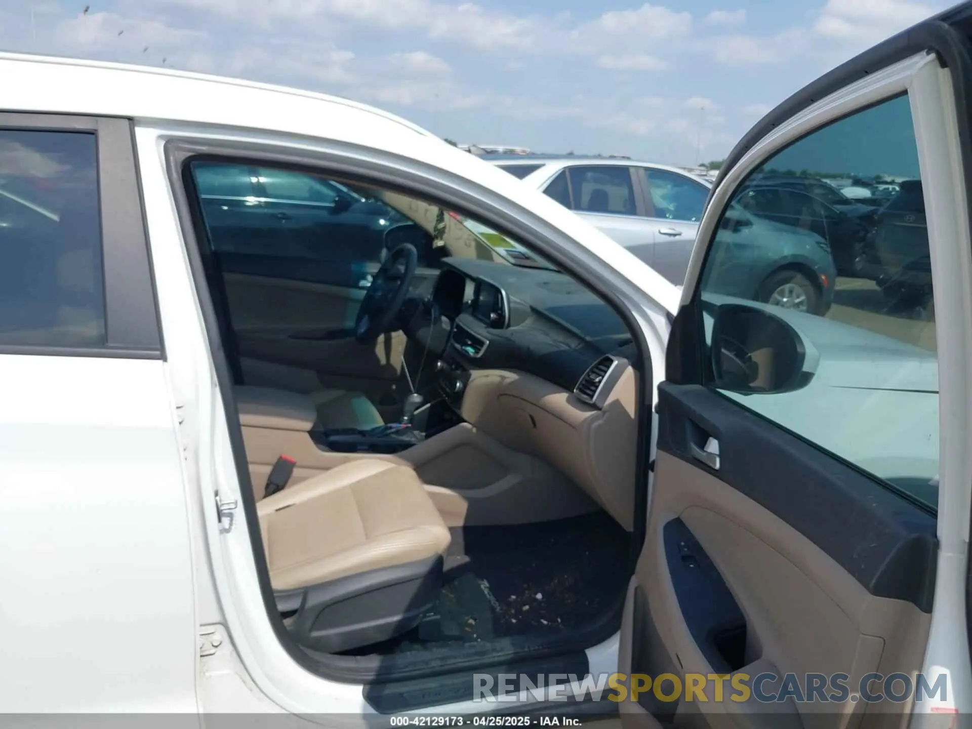 5 Photograph of a damaged car KM8J33AL1KU861698 HYUNDAI TUCSON 2019