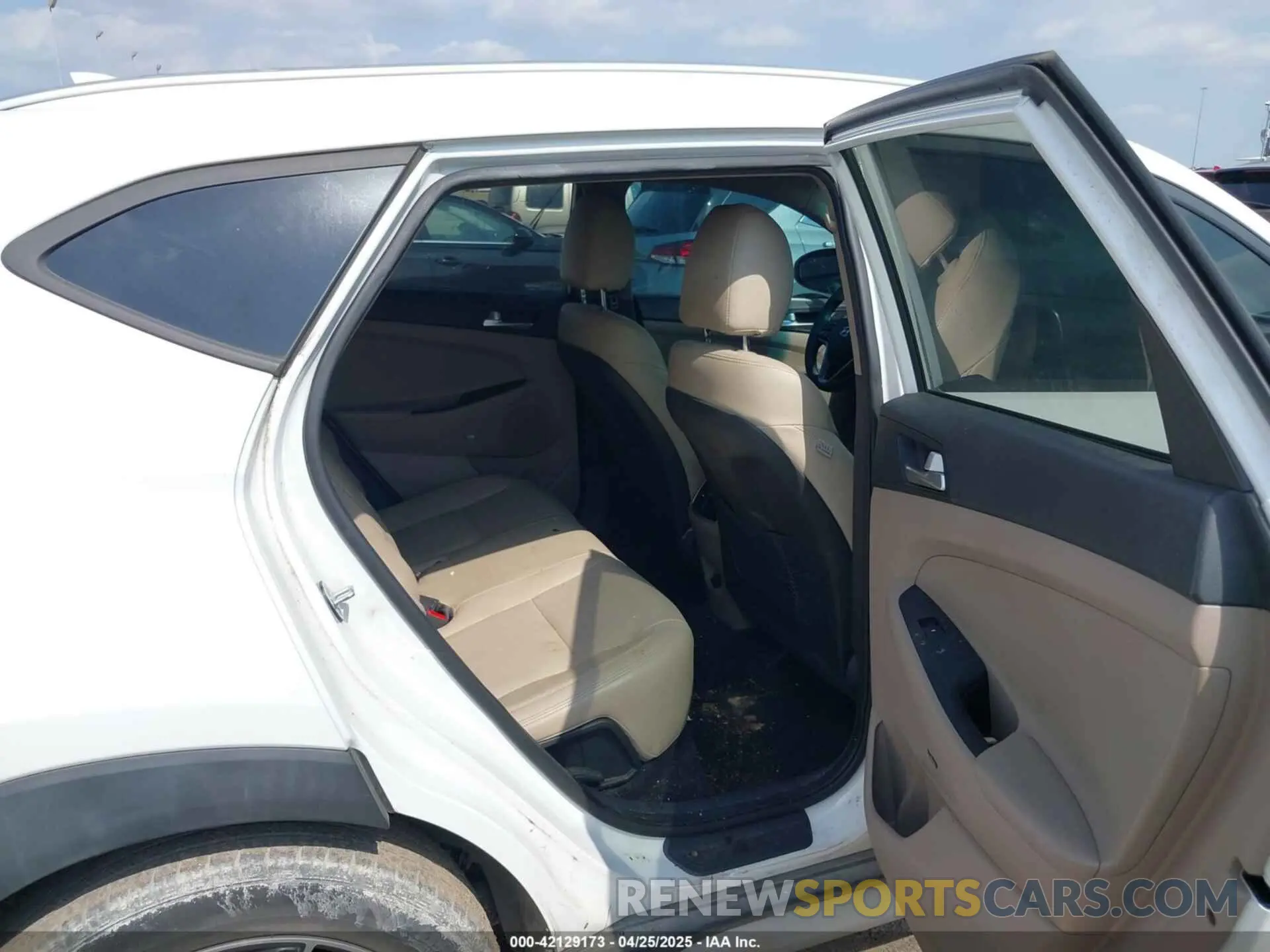 8 Photograph of a damaged car KM8J33AL1KU861698 HYUNDAI TUCSON 2019