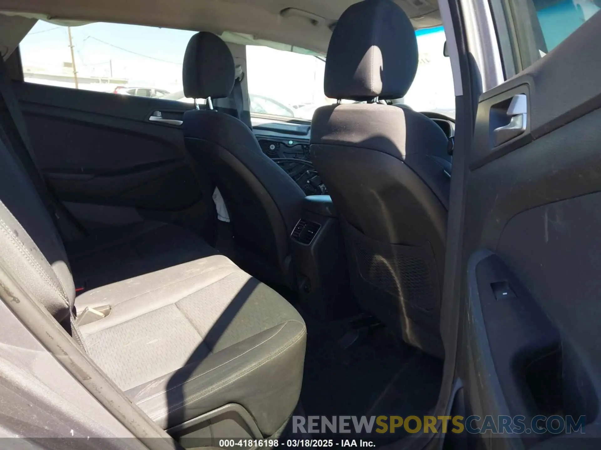 8 Photograph of a damaged car KM8J33AL1KU890618 HYUNDAI TUCSON 2019