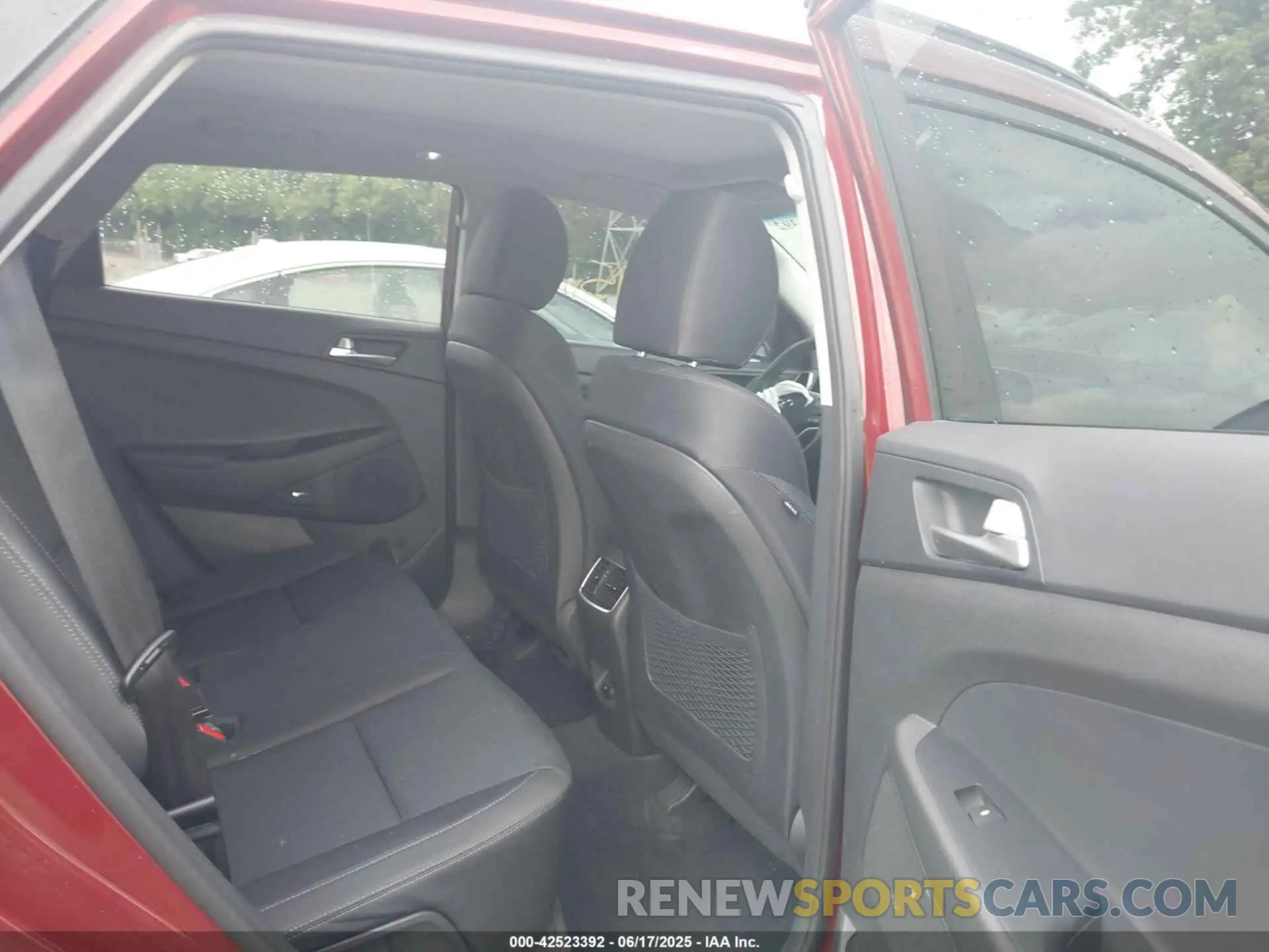 8 Photograph of a damaged car KM8J33AL2KU009618 HYUNDAI TUCSON 2019