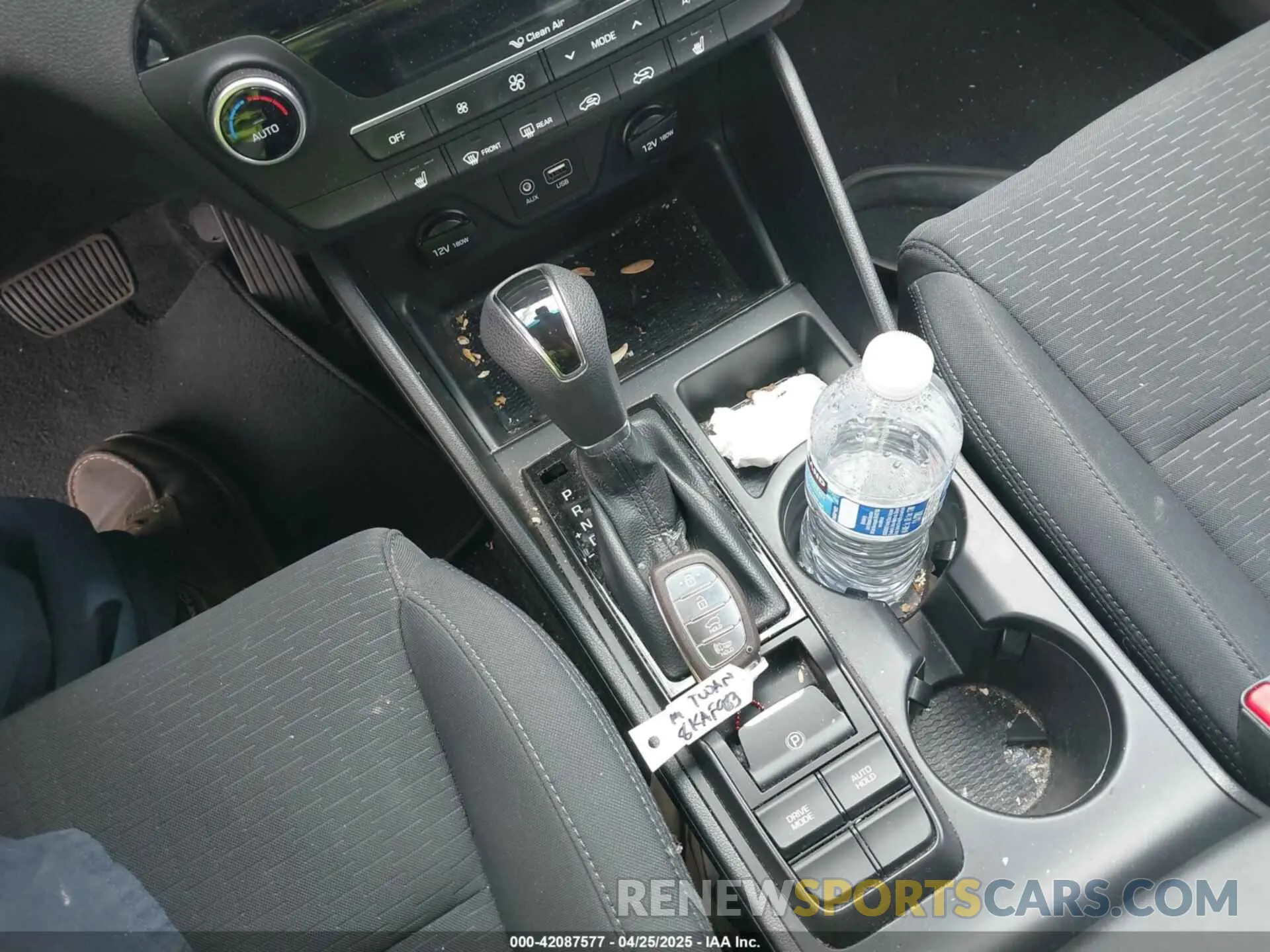 11 Photograph of a damaged car KM8J33AL2KU954388 HYUNDAI TUCSON 2019