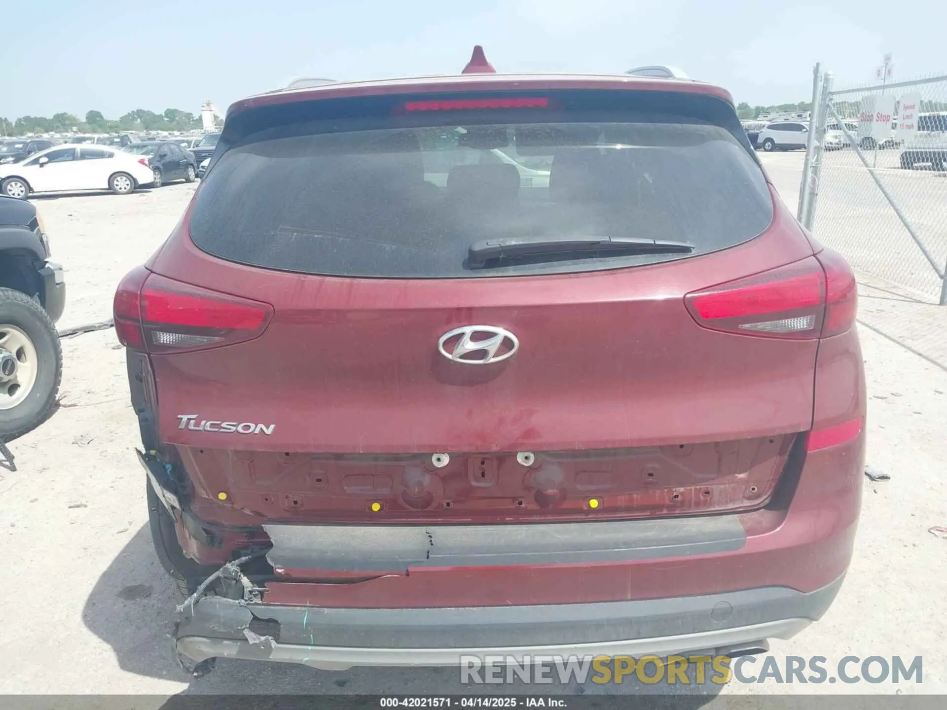 17 Photograph of a damaged car KM8J33AL3KU039436 HYUNDAI TUCSON 2019