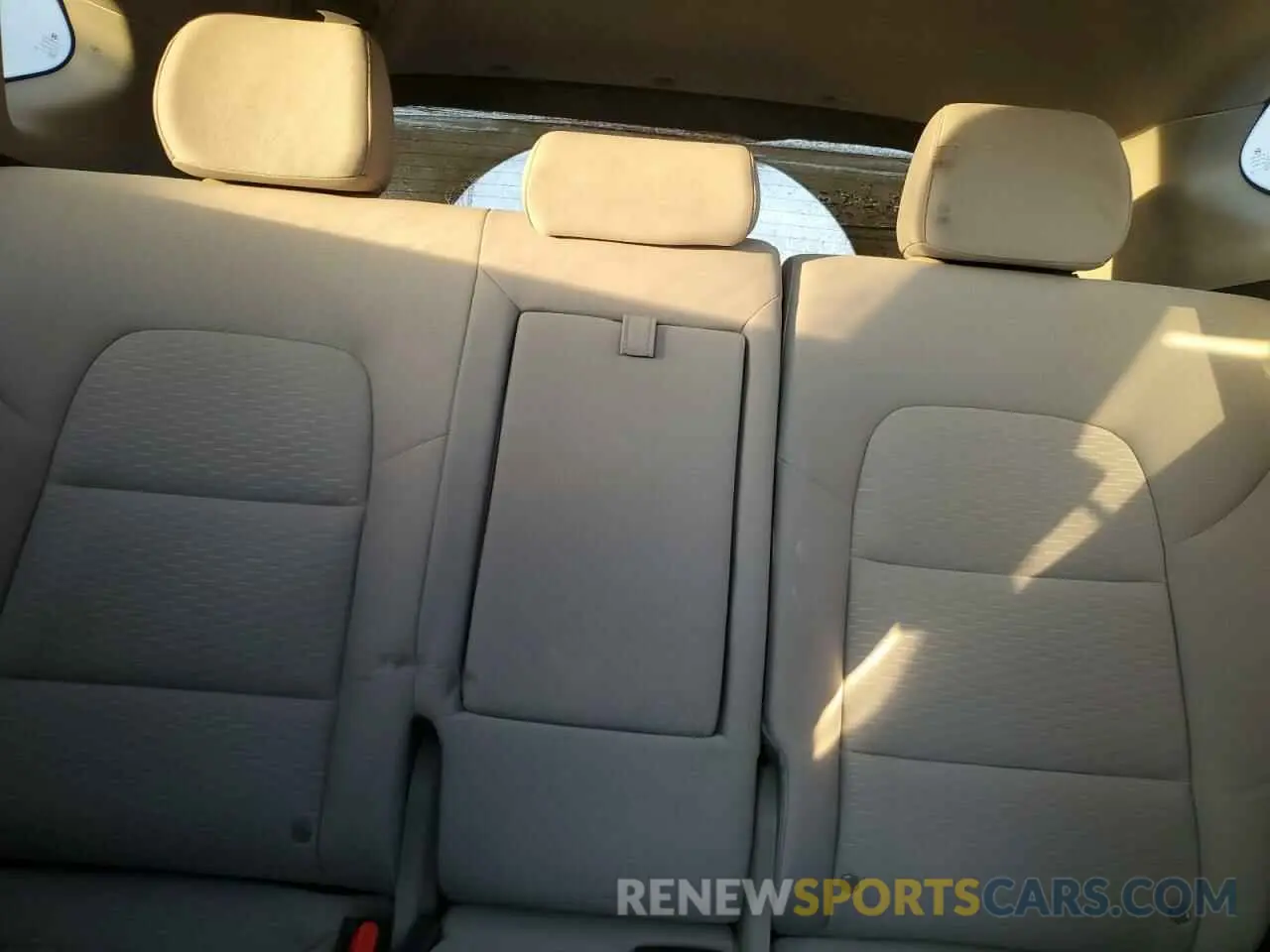 10 Photograph of a damaged car KM8J33AL3KU876123 HYUNDAI TUCSON 2019