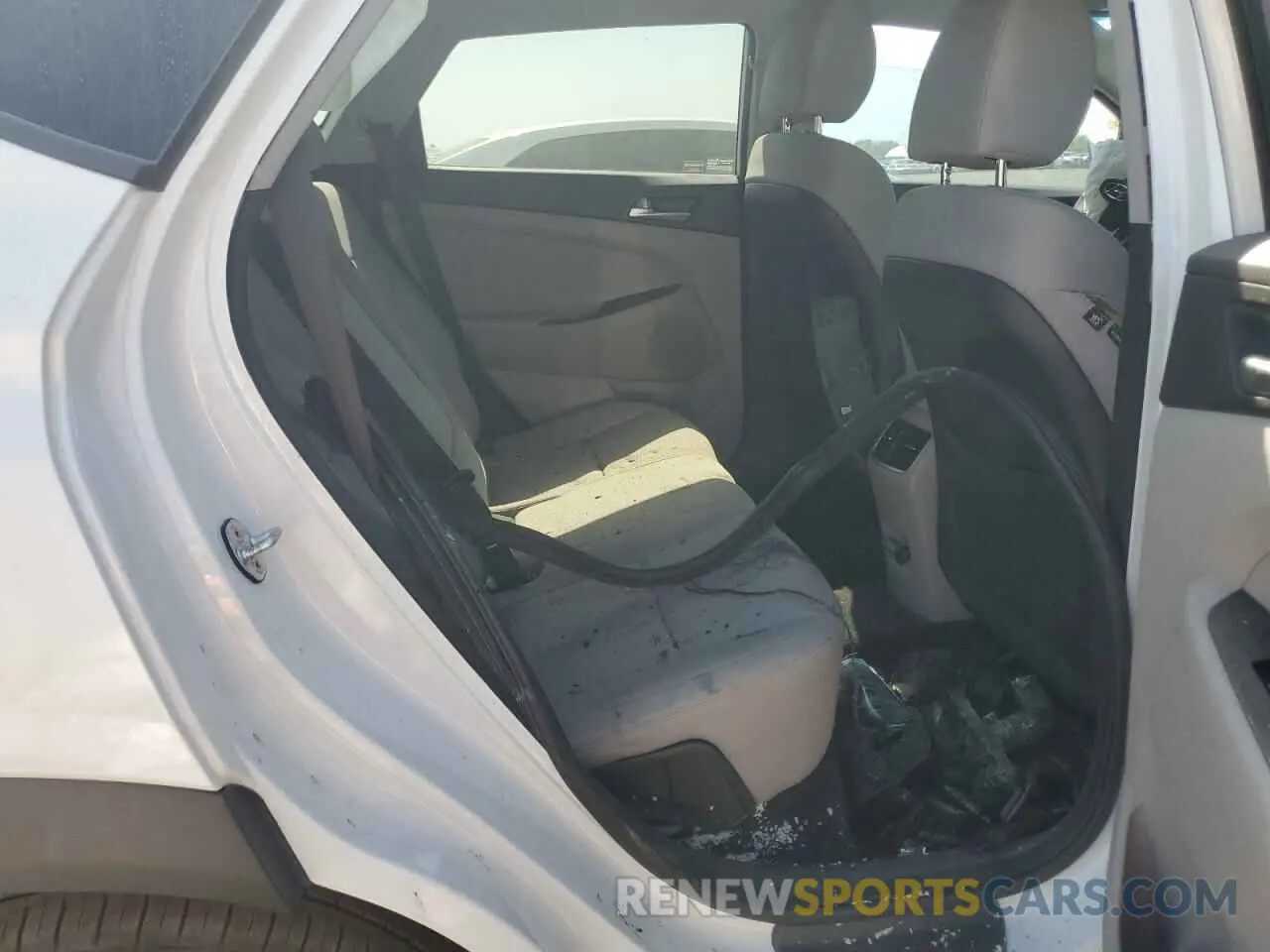10 Photograph of a damaged car KM8J33AL3KU895562 HYUNDAI TUCSON 2019