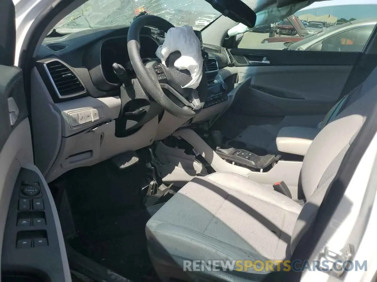 8 Photograph of a damaged car KM8J33AL3KU895562 HYUNDAI TUCSON 2019