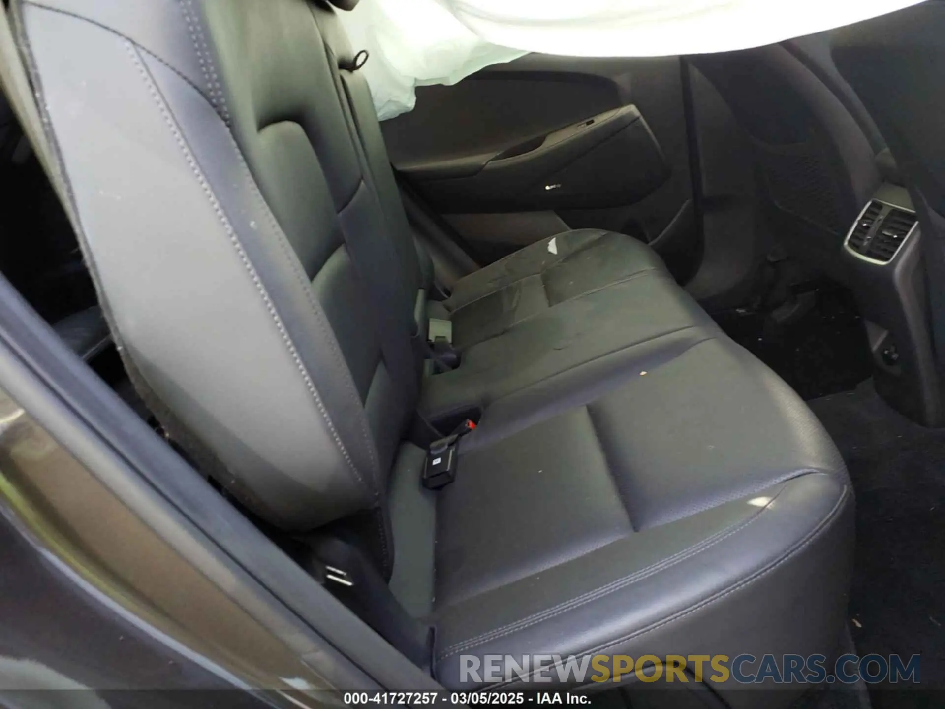 8 Photograph of a damaged car KM8J33AL4KU022757 HYUNDAI TUCSON 2019
