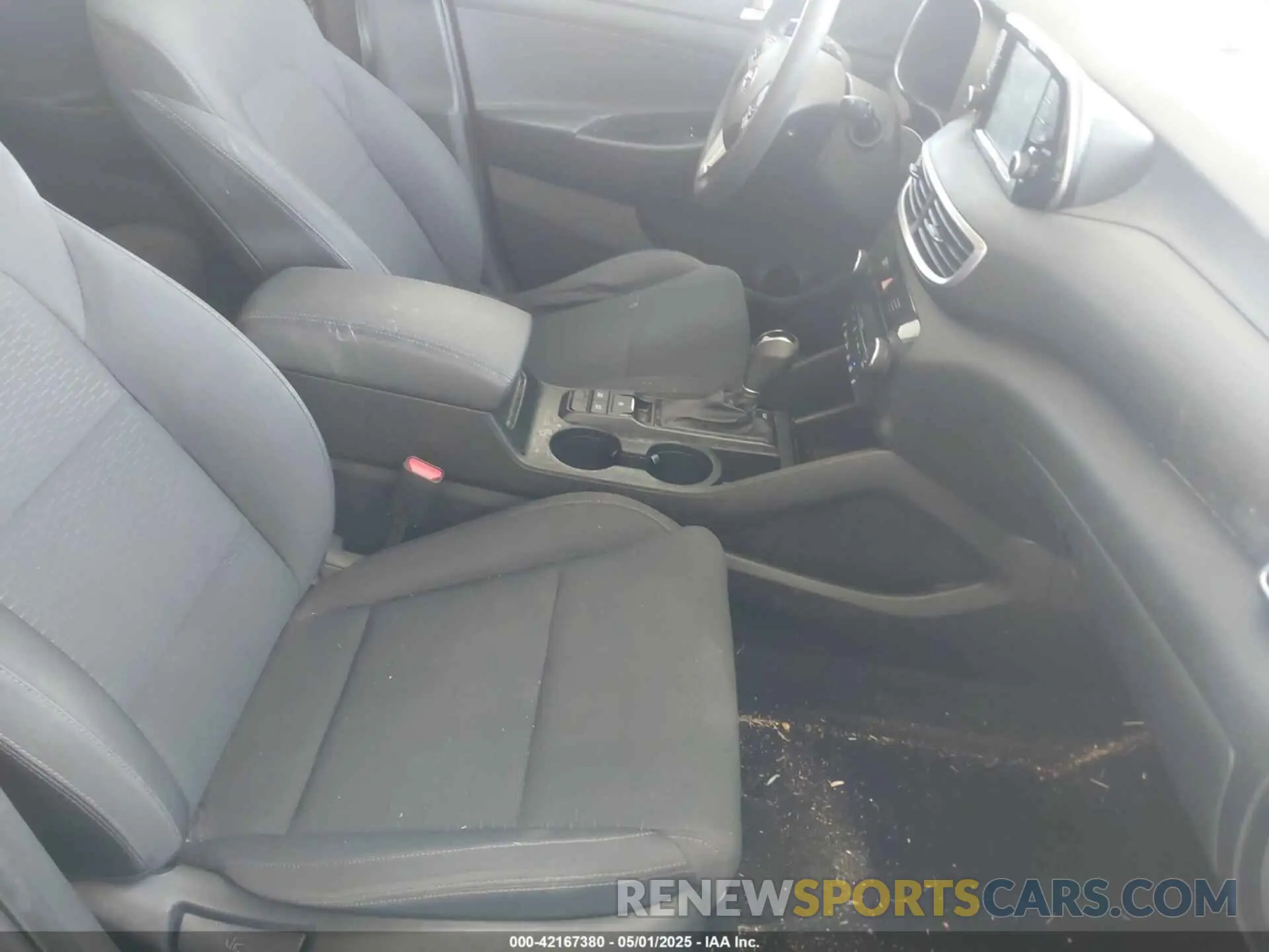 5 Photograph of a damaged car KM8J33AL4KU875529 HYUNDAI TUCSON 2019