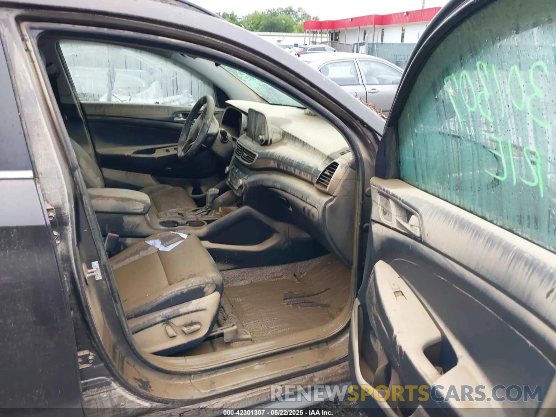 5 Photograph of a damaged car KM8J33AL5KU904519 HYUNDAI TUCSON 2019