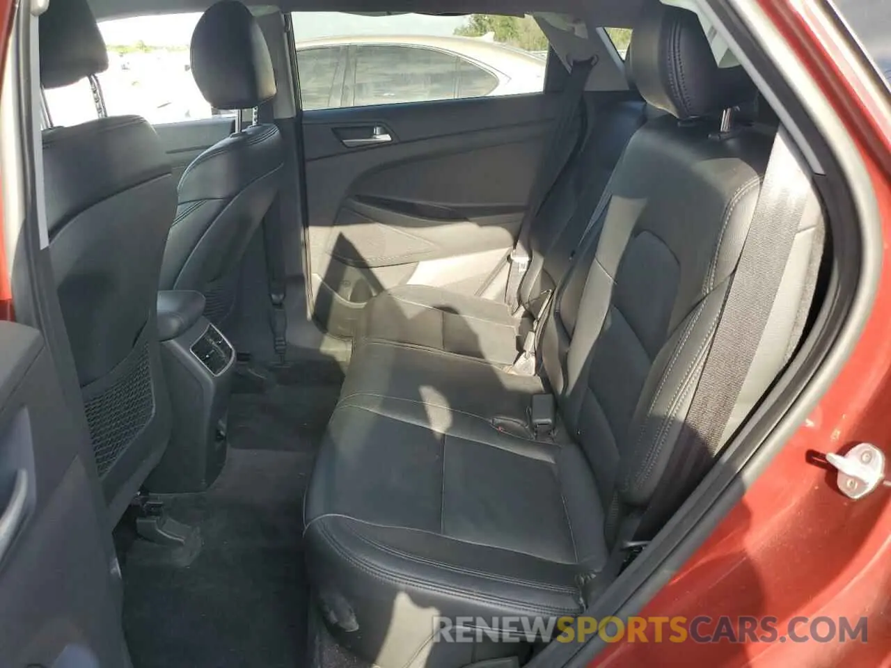 11 Photograph of a damaged car KM8J33AL5KU965711 HYUNDAI TUCSON 2019