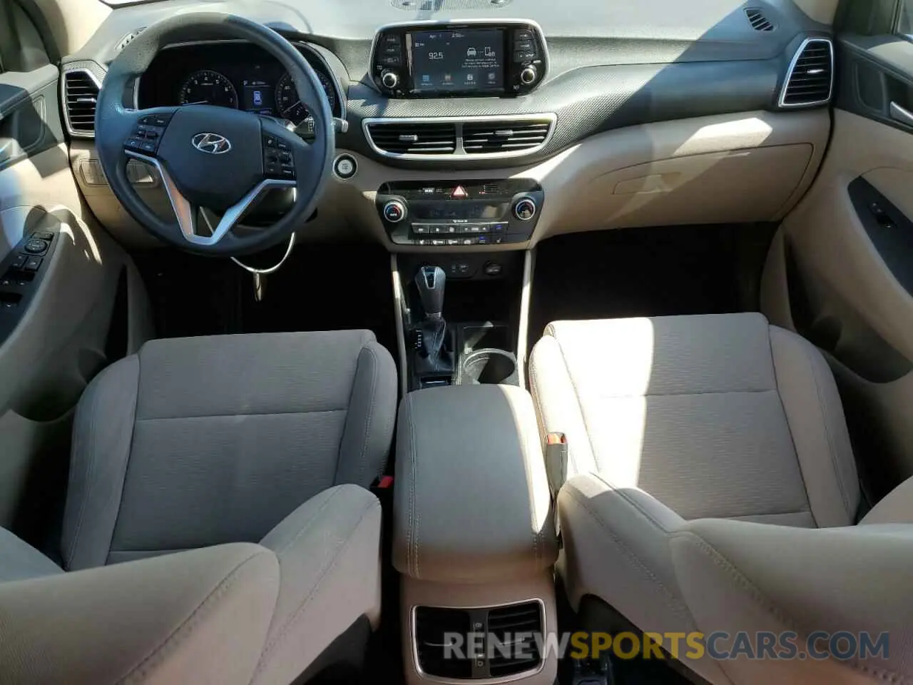 8 Photograph of a damaged car KM8J33AL5KU998417 HYUNDAI TUCSON 2019