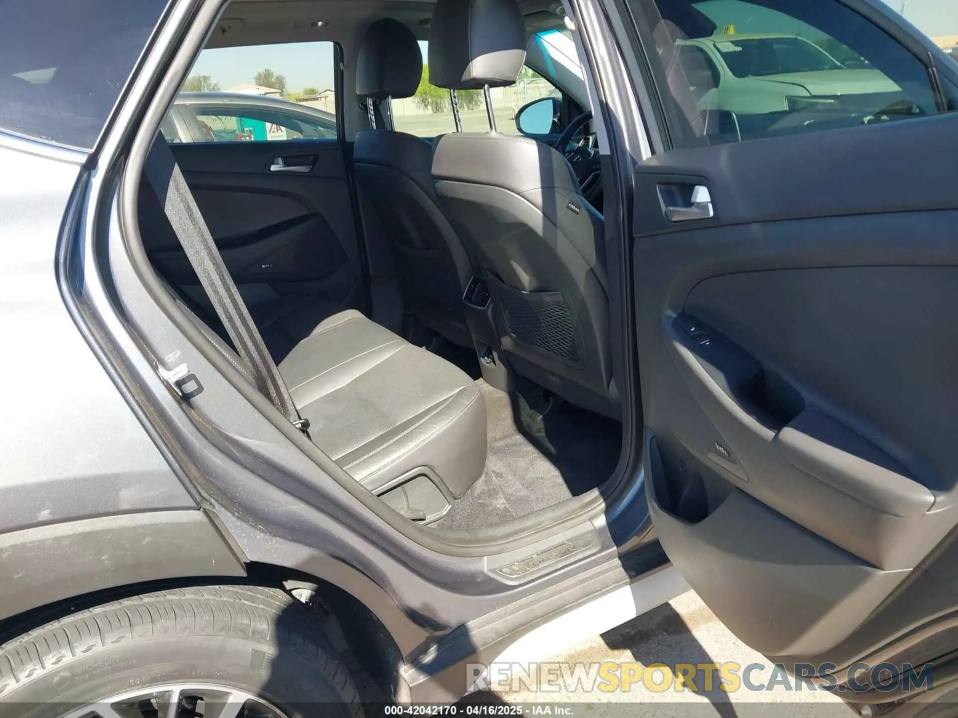 8 Photograph of a damaged car KM8J33AL6KU057820 HYUNDAI TUCSON 2019