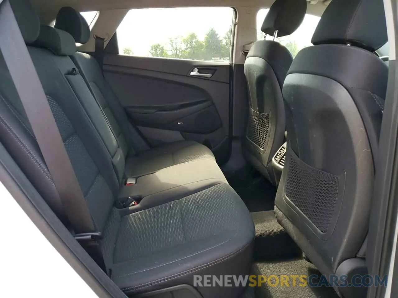 11 Photograph of a damaged car KM8J33AL7KU951034 HYUNDAI TUCSON 2019
