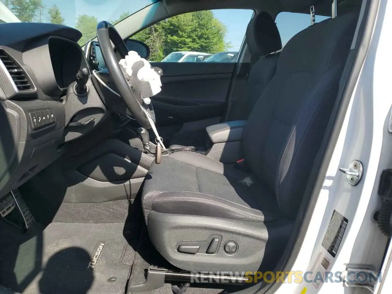 7 Photograph of a damaged car KM8J33AL7KU951034 HYUNDAI TUCSON 2019