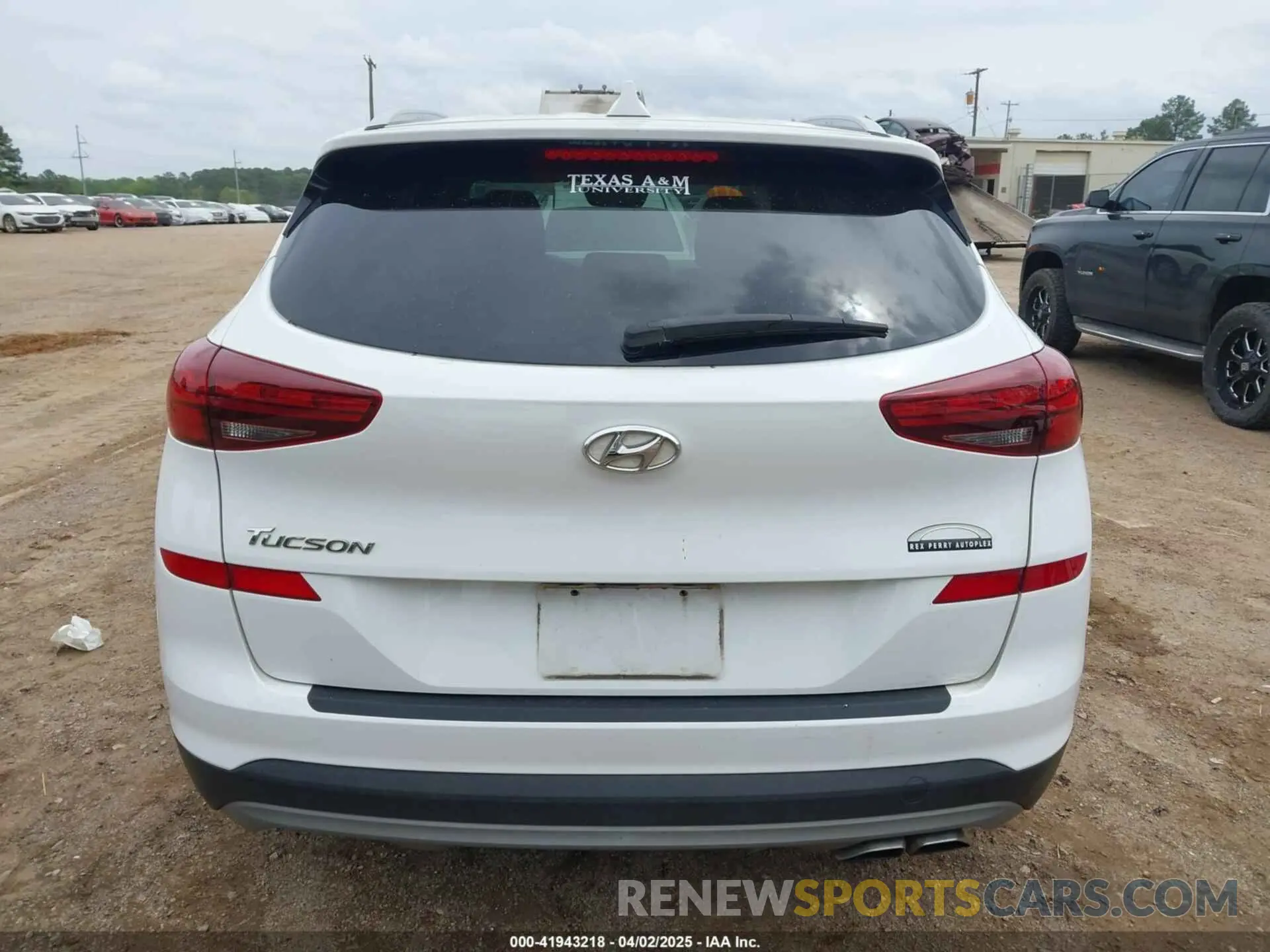 16 Photograph of a damaged car KM8J33AL8KU045863 HYUNDAI TUCSON 2019