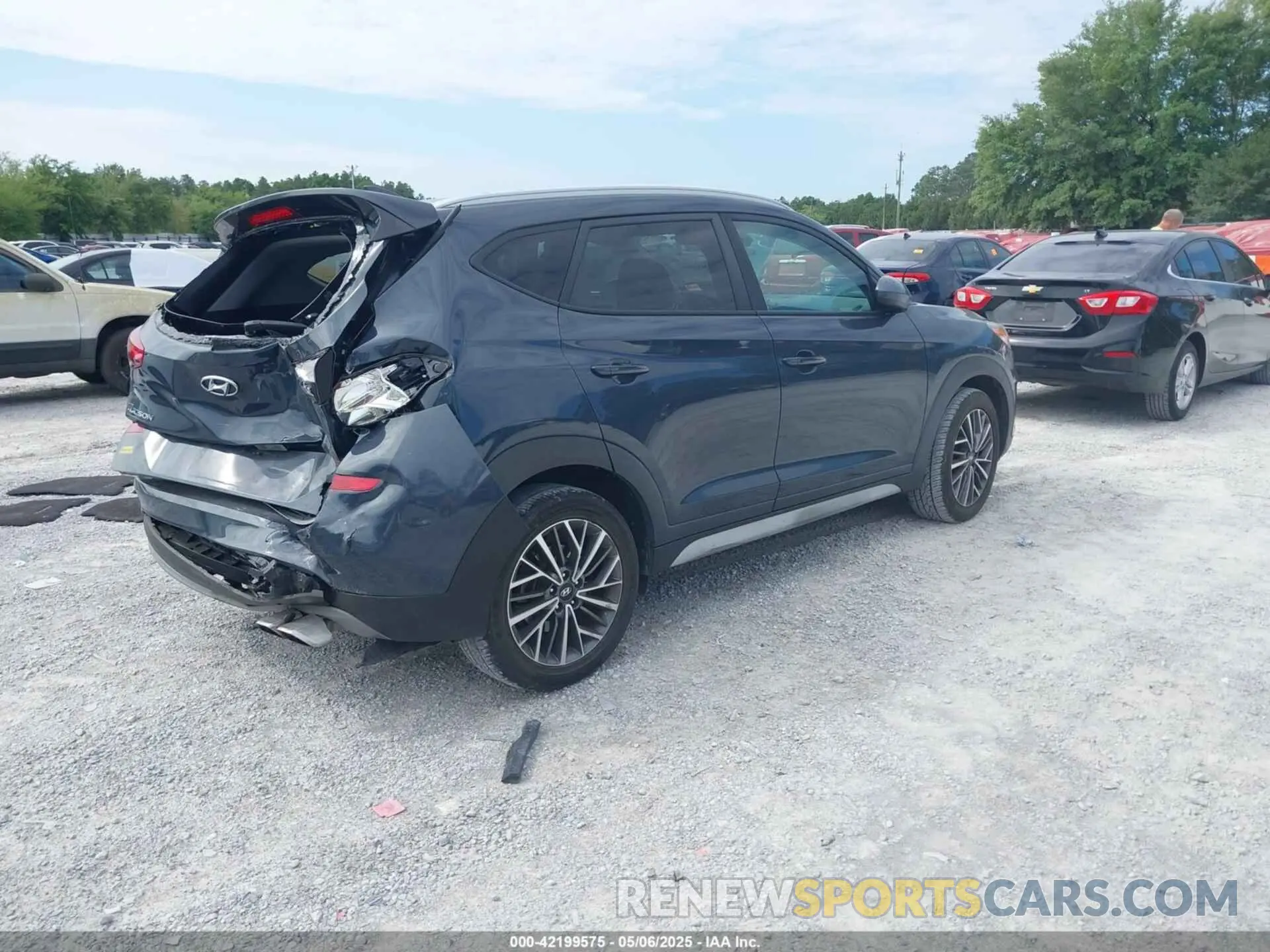 4 Photograph of a damaged car KM8J33AL9KU949771 HYUNDAI TUCSON 2019